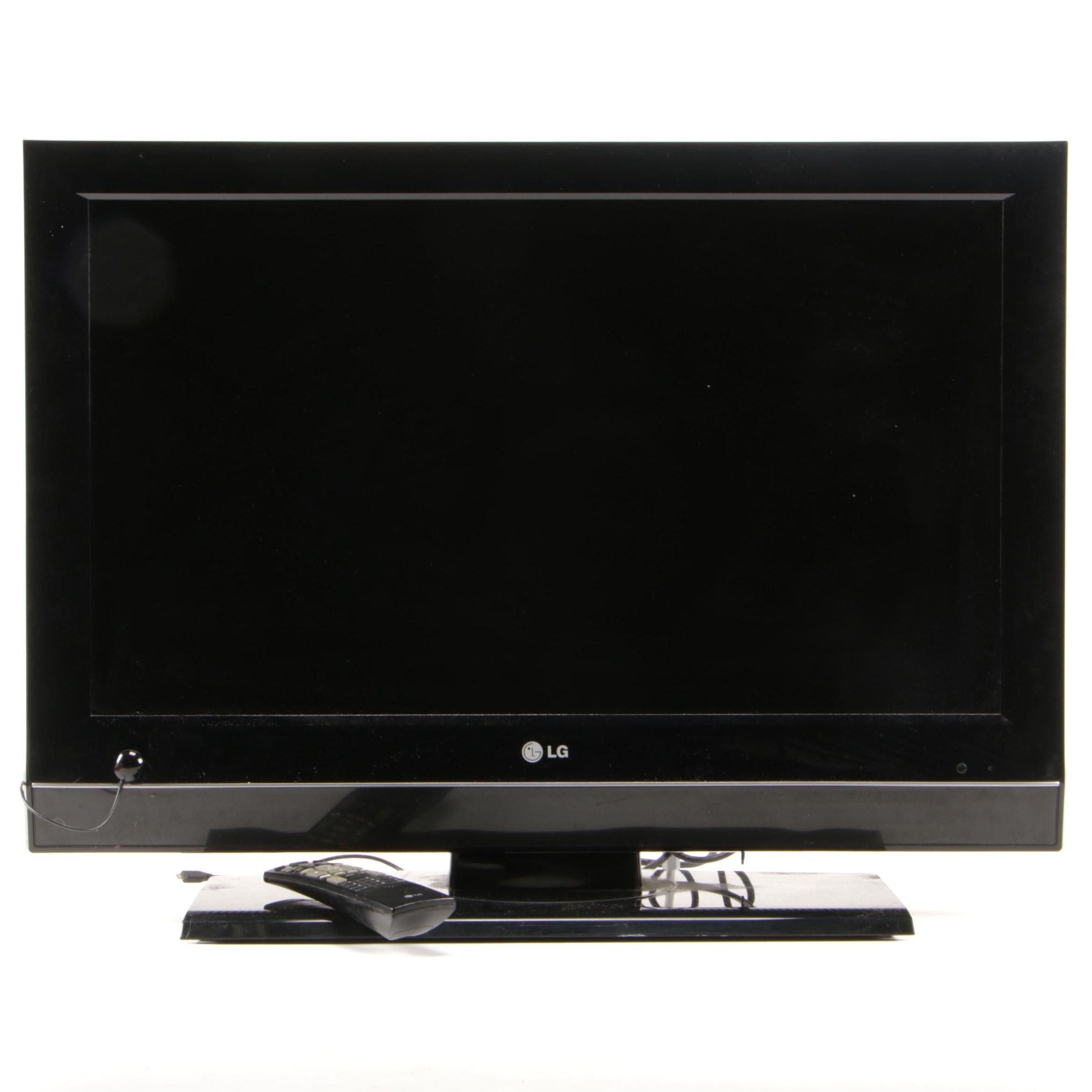 LG 32LC7D Flat Screen TV with Sanus Low-Profile Wall Mount