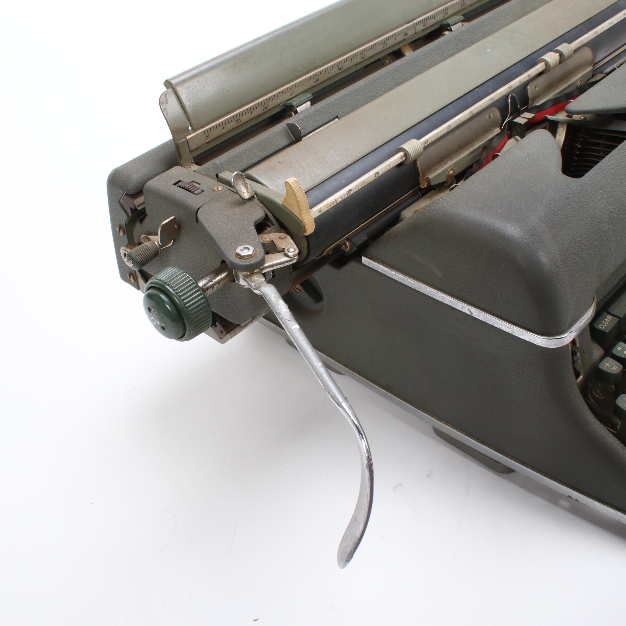 1957 Olympia SG1 "De-luxe" Large-Format German Mechanical Typewriter
