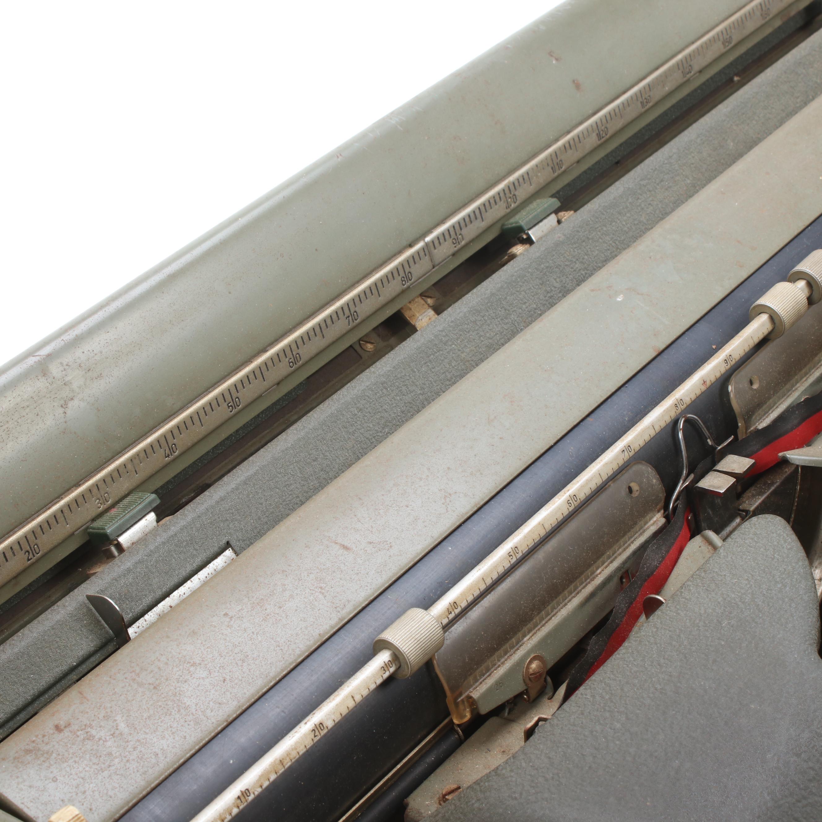 1957 Olympia SG1 "De-luxe" Large-Format German Mechanical Typewriter