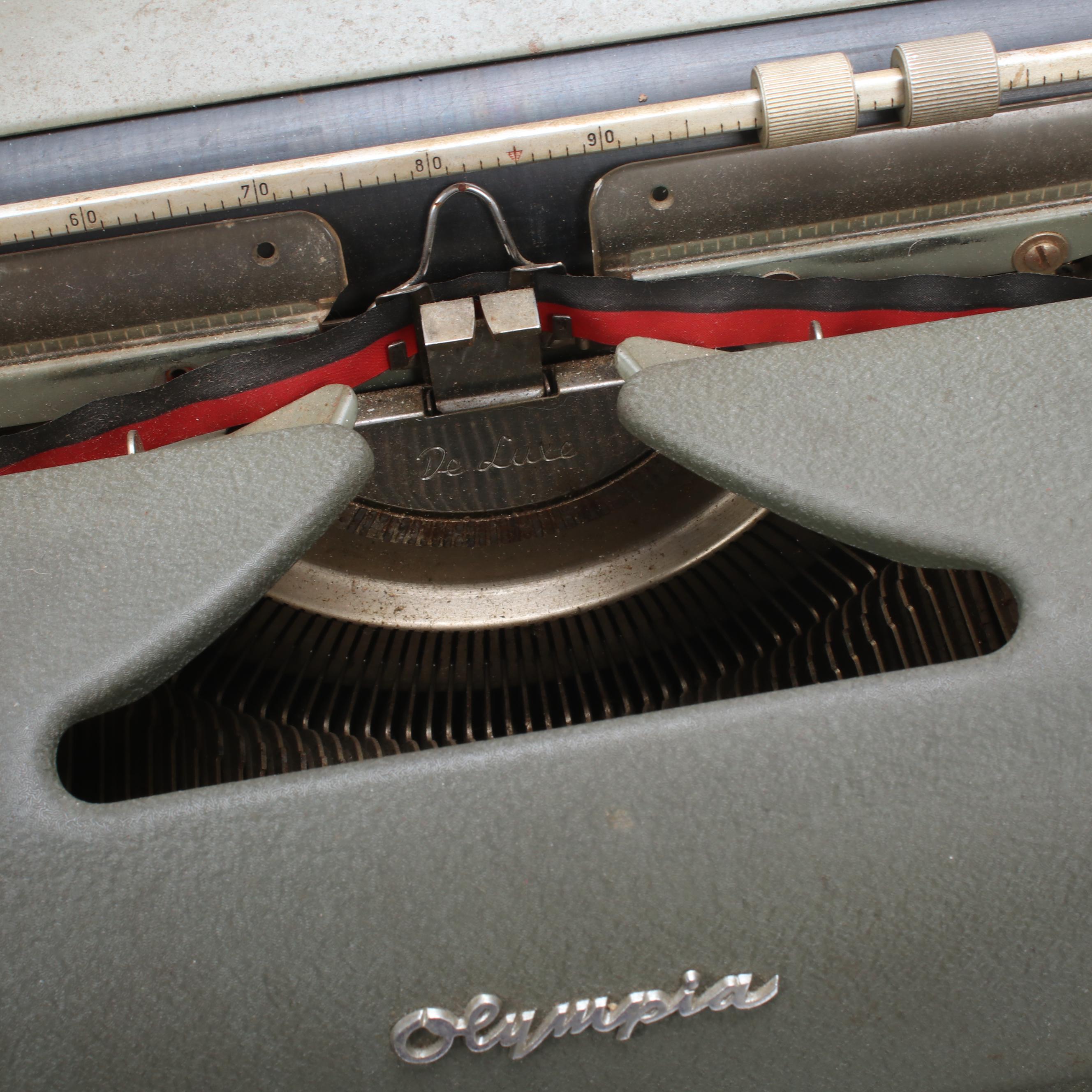 1957 Olympia SG1 "De-luxe" Large-Format German Mechanical Typewriter