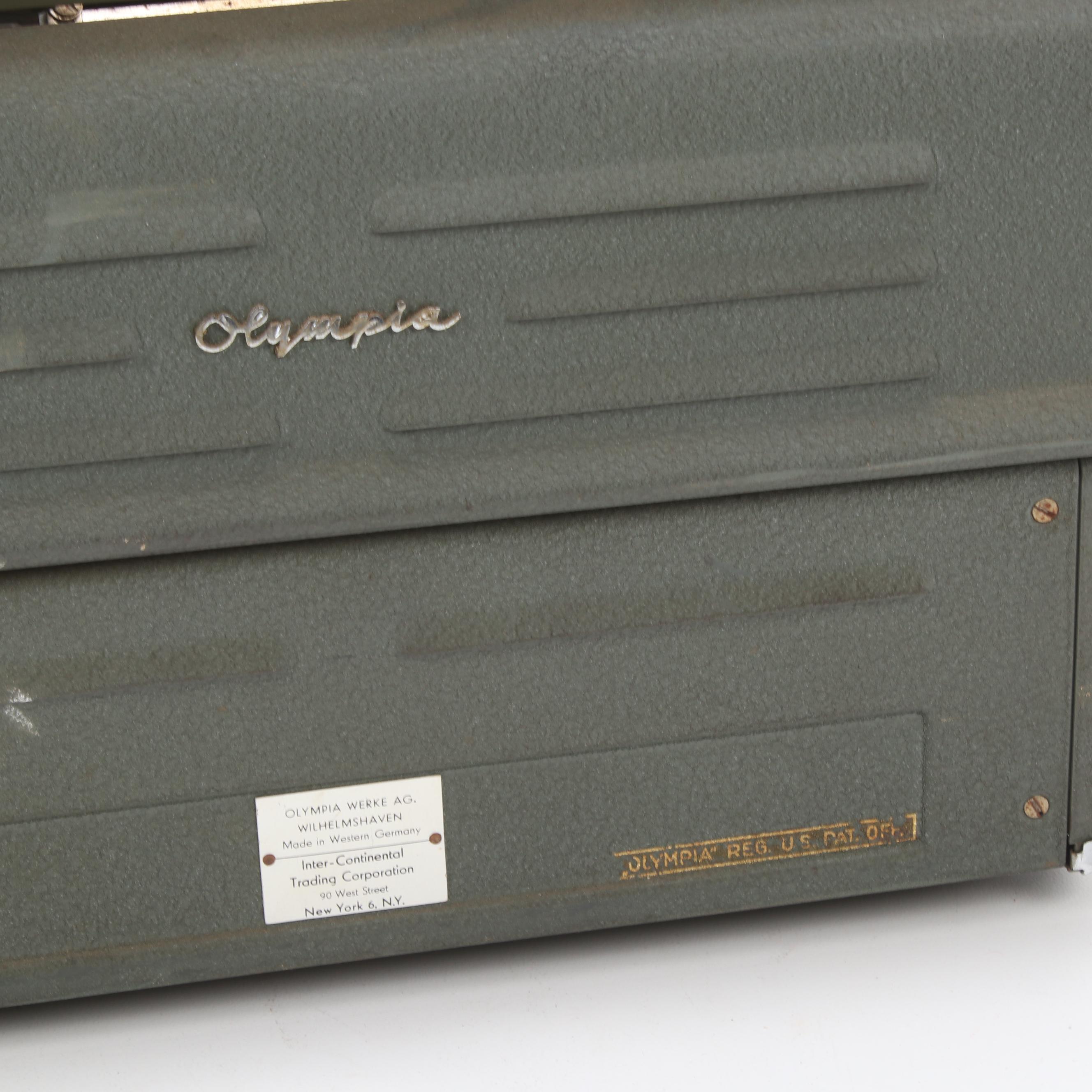 1957 Olympia SG1 "De-luxe" Large-Format German Mechanical Typewriter