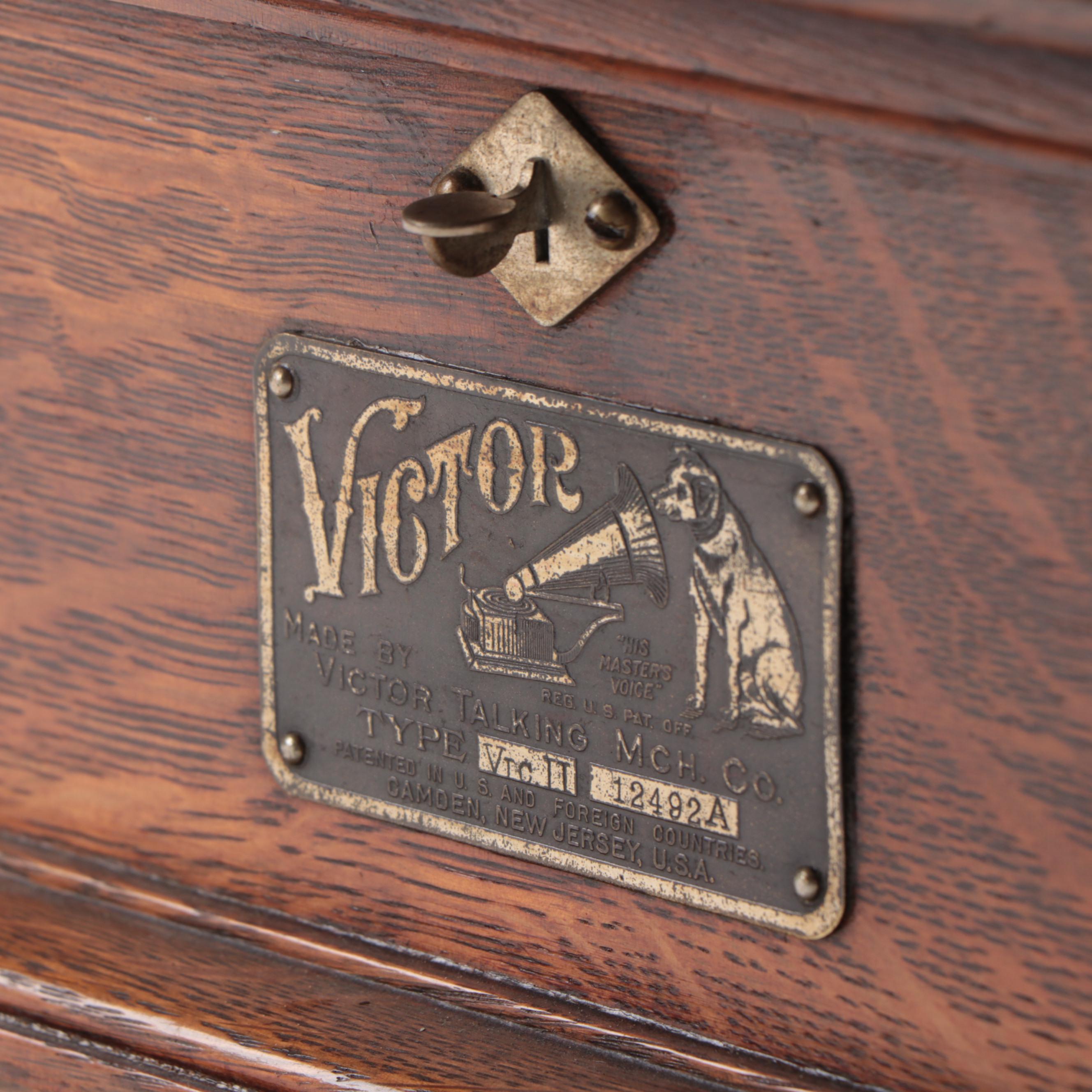 Victor-Victrola Oak Victrola II Phonograph, circa 1905