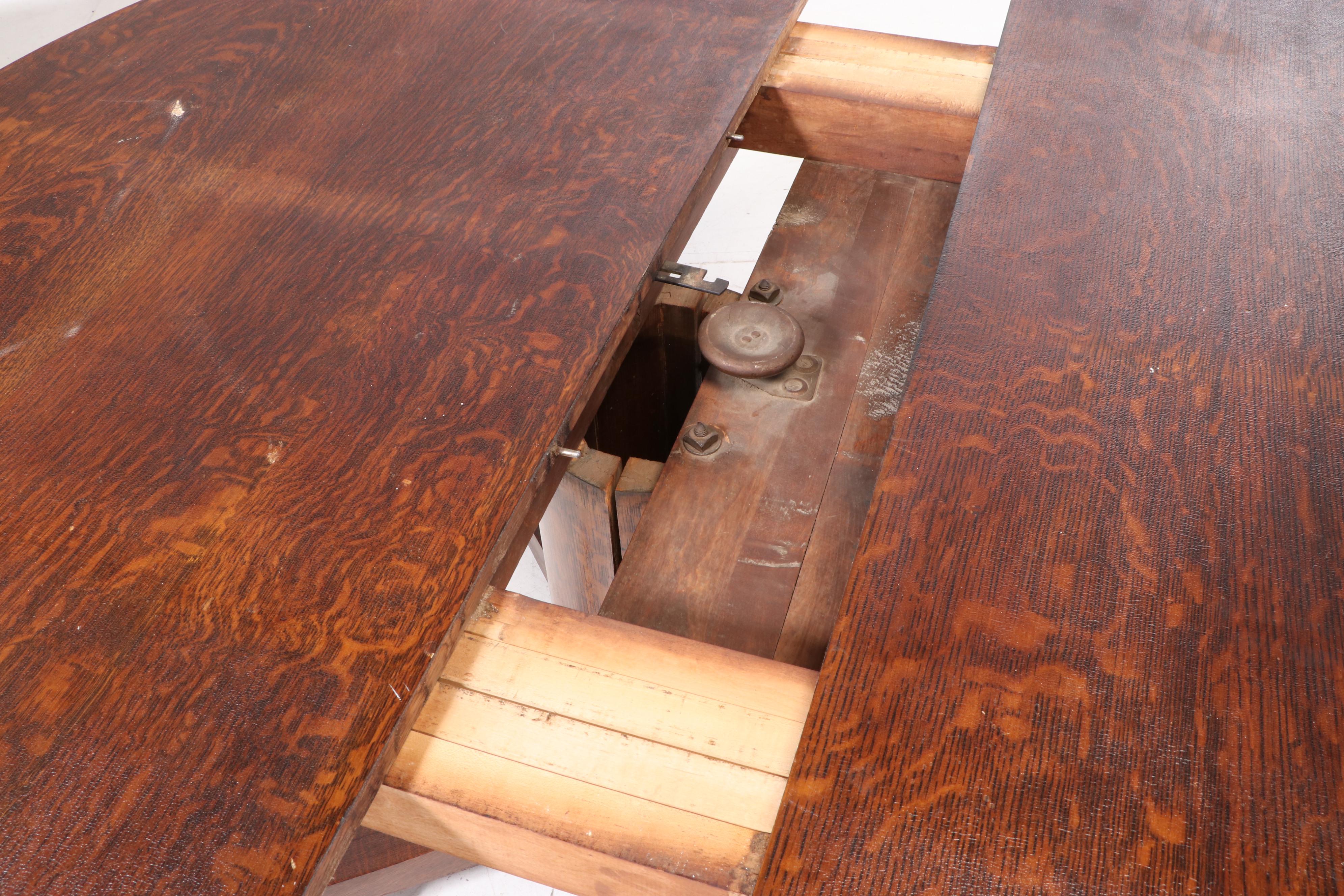 St. John's Tables Victorian Oak Pedestal Dining Table, Early 20th Century