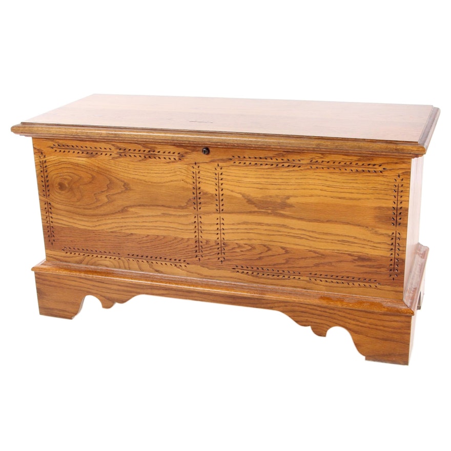 Lane "Aroma-Tite" Oak and Cedar Blanket Chest