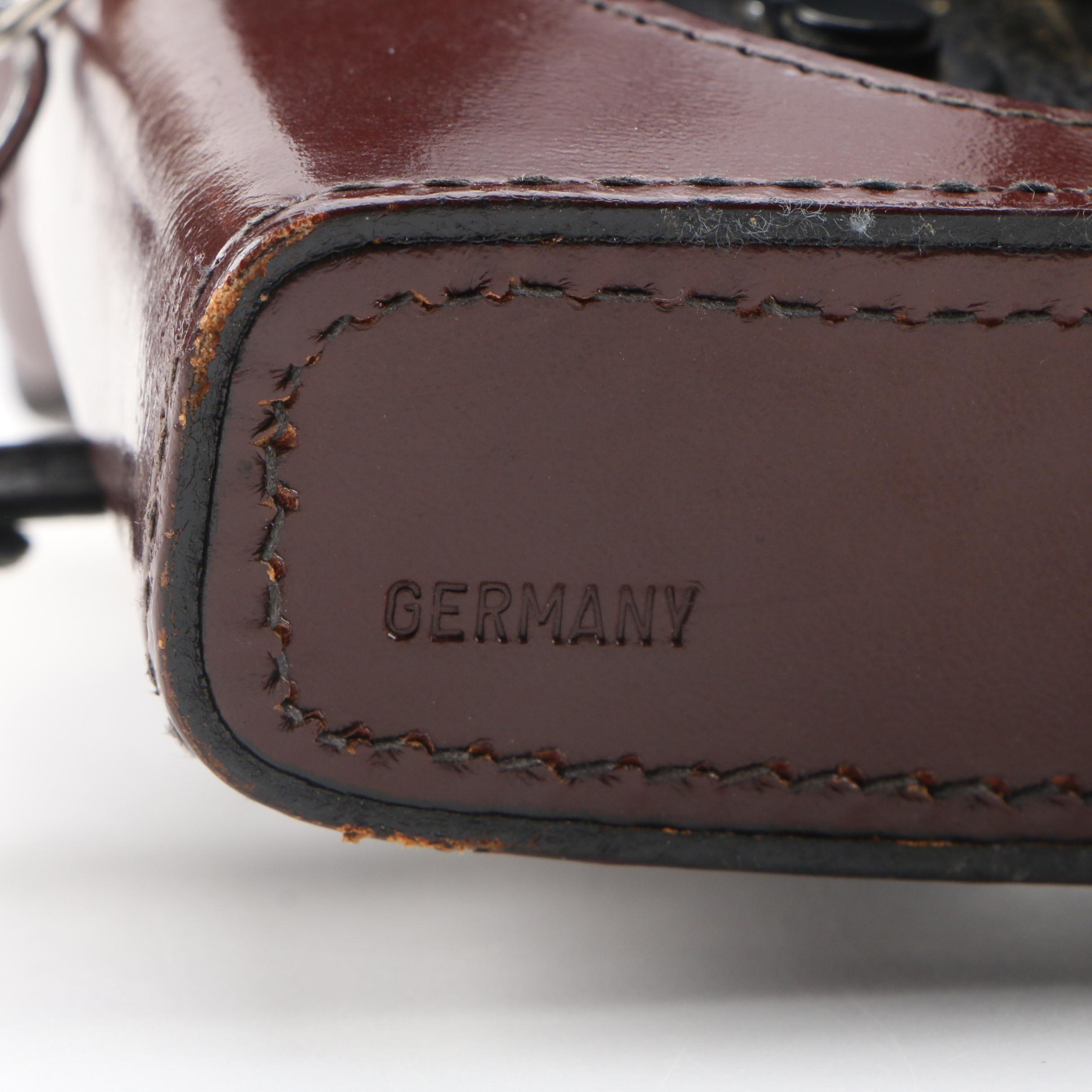 Leica R3 35mm SLR Camera with Leitz Summicron-R 90mm f/2 Lens and Leather Case