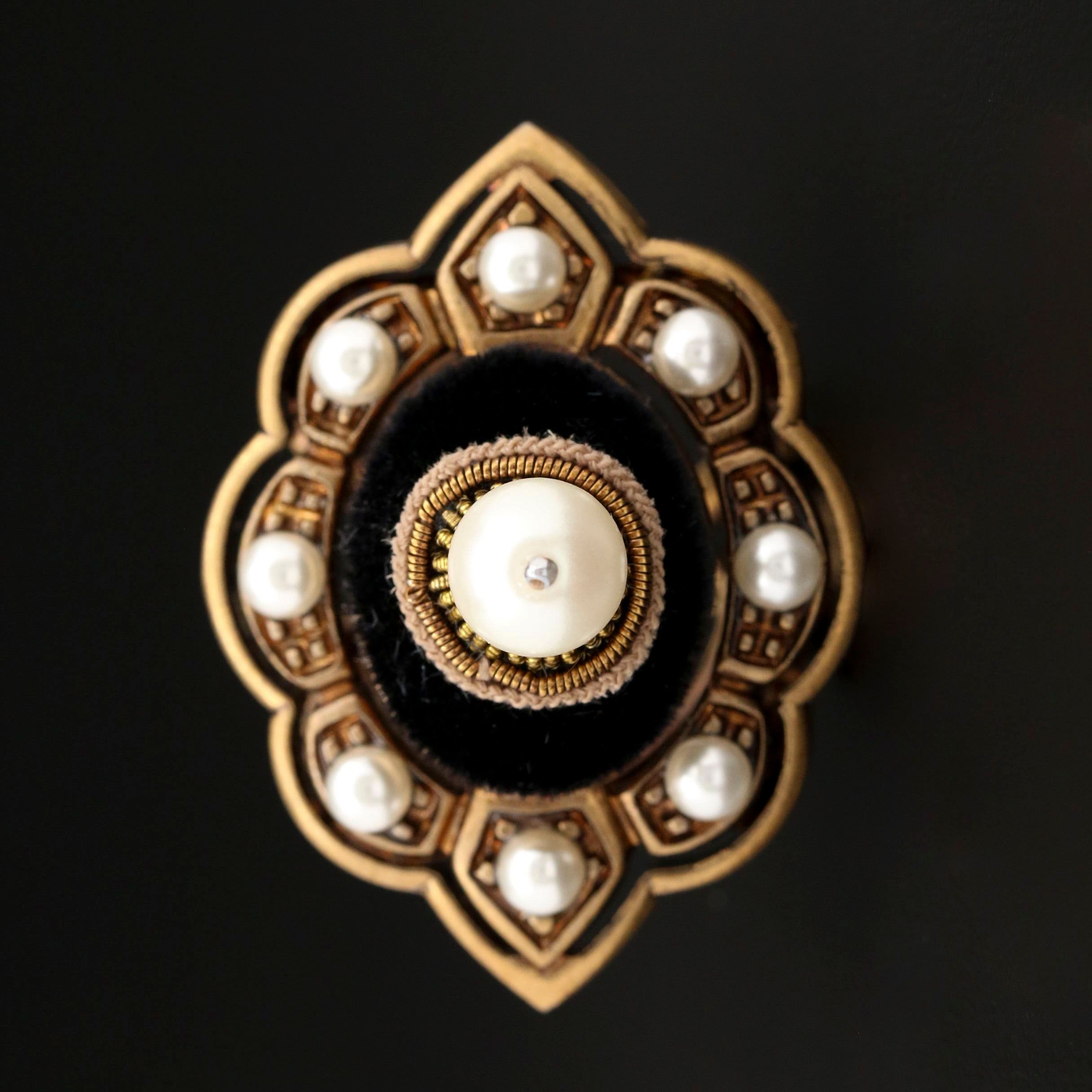 Gucci Faux Pearl Velvet Pin Cushion Ring