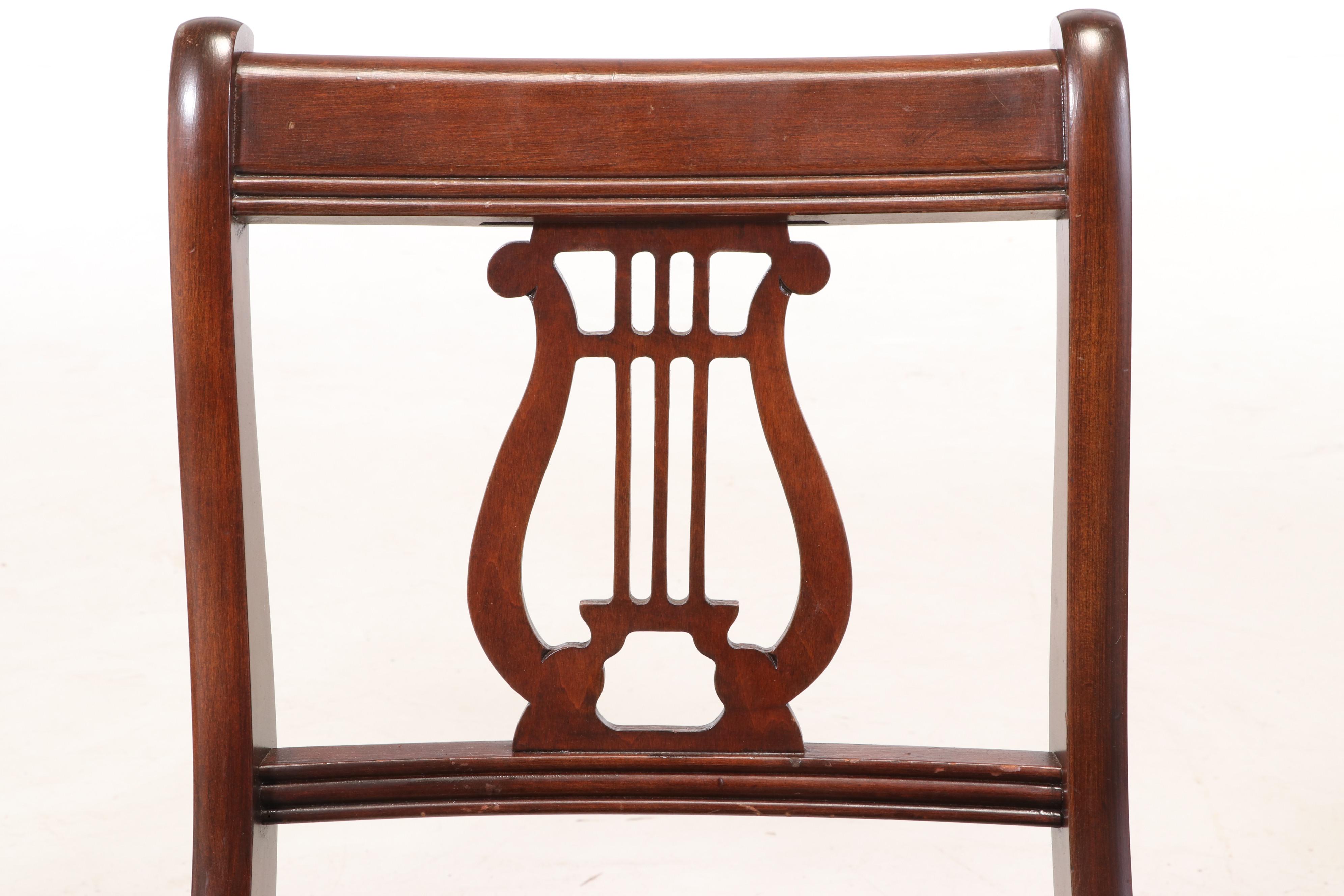 White Furniture Co. Classical Style Mahogany-Veneered and Stained Dining Suite