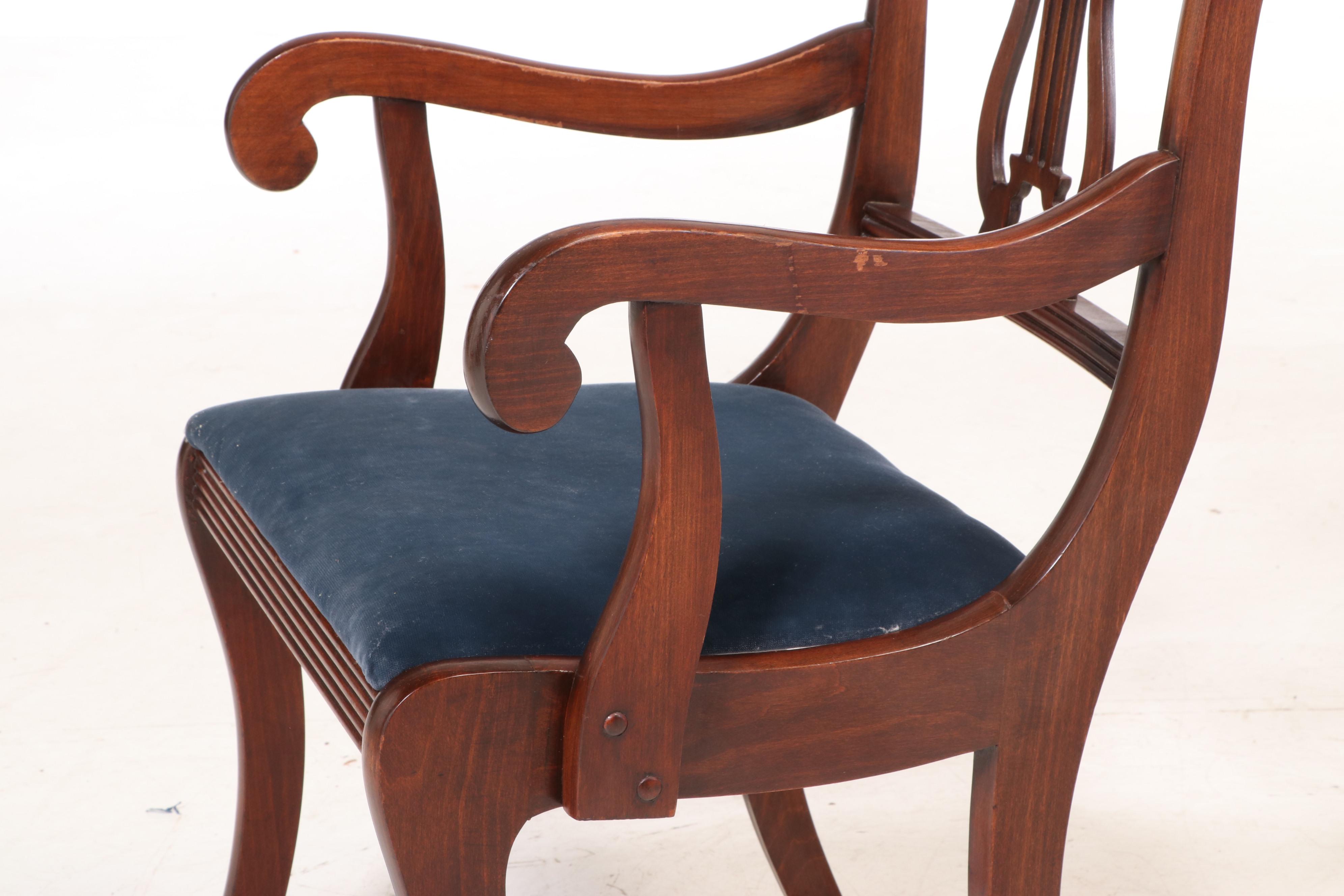 White Furniture Co. Classical Style Mahogany-Veneered and Stained Dining Suite