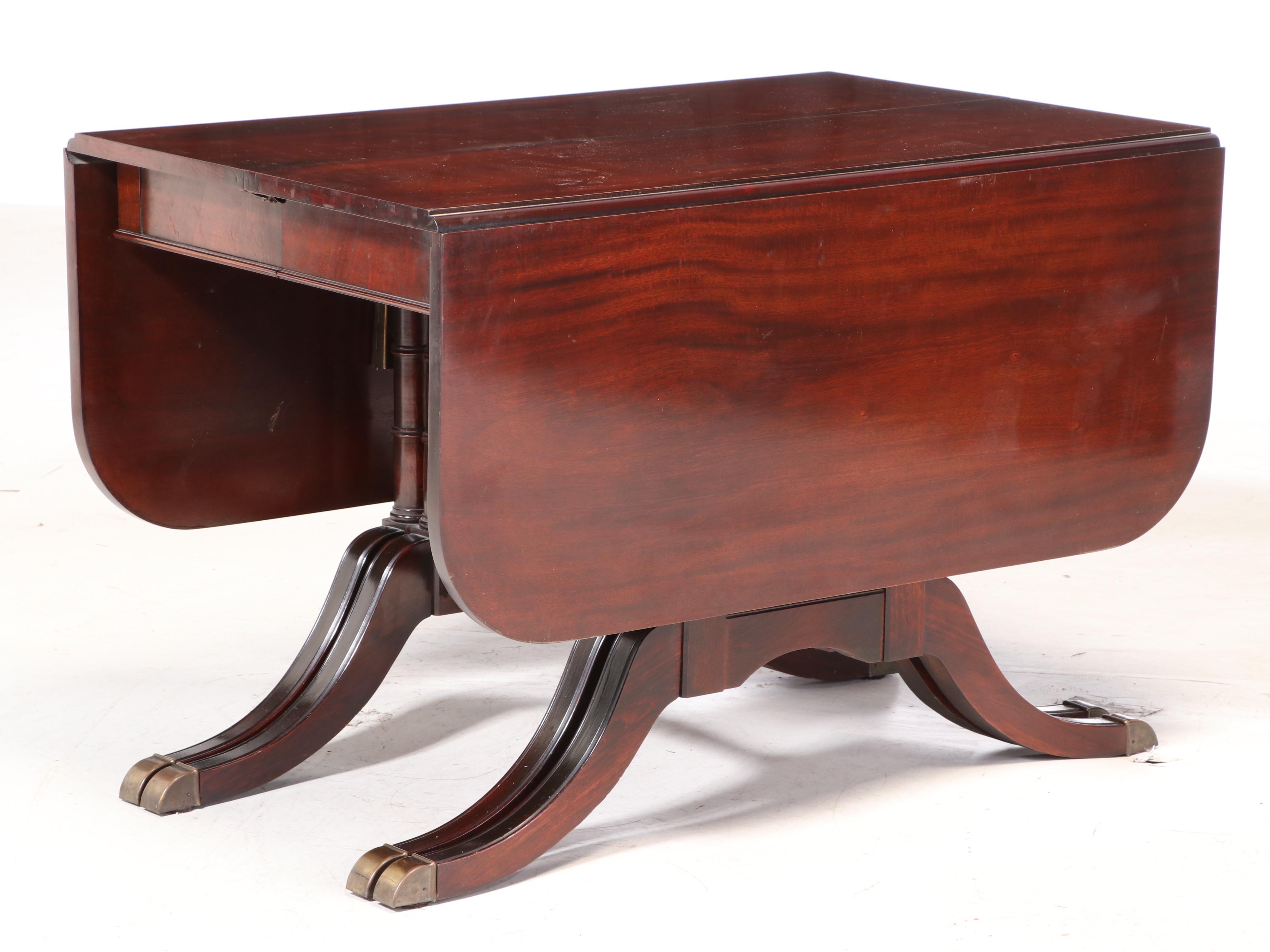 White Furniture Co. Classical Style Mahogany-Veneered and Stained Dining Suite