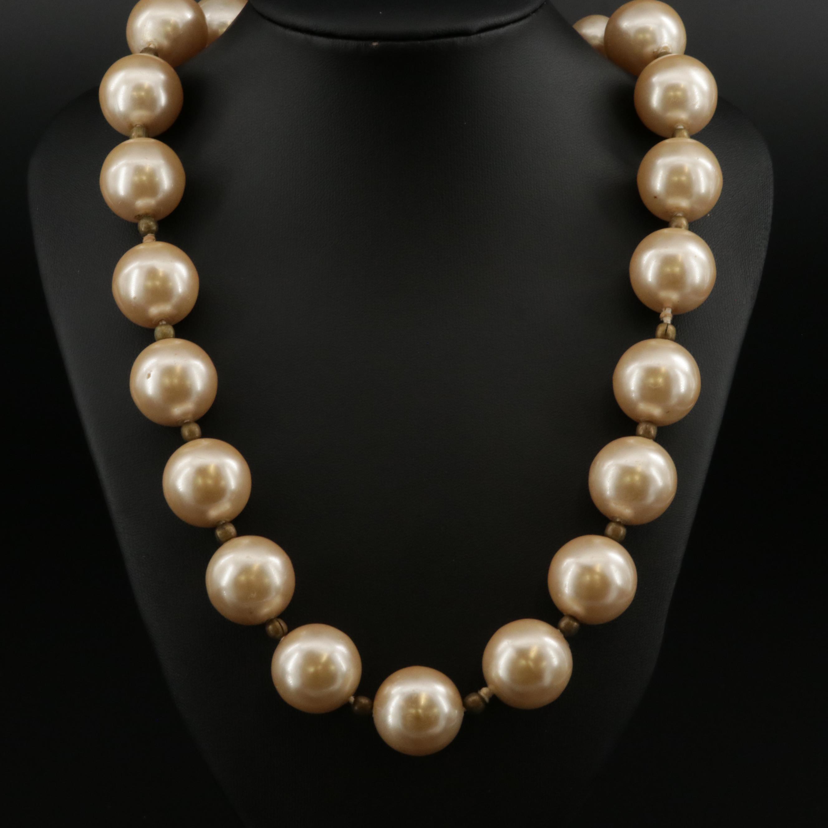 Ugo Correani Graduated Faux Pearl Necklace