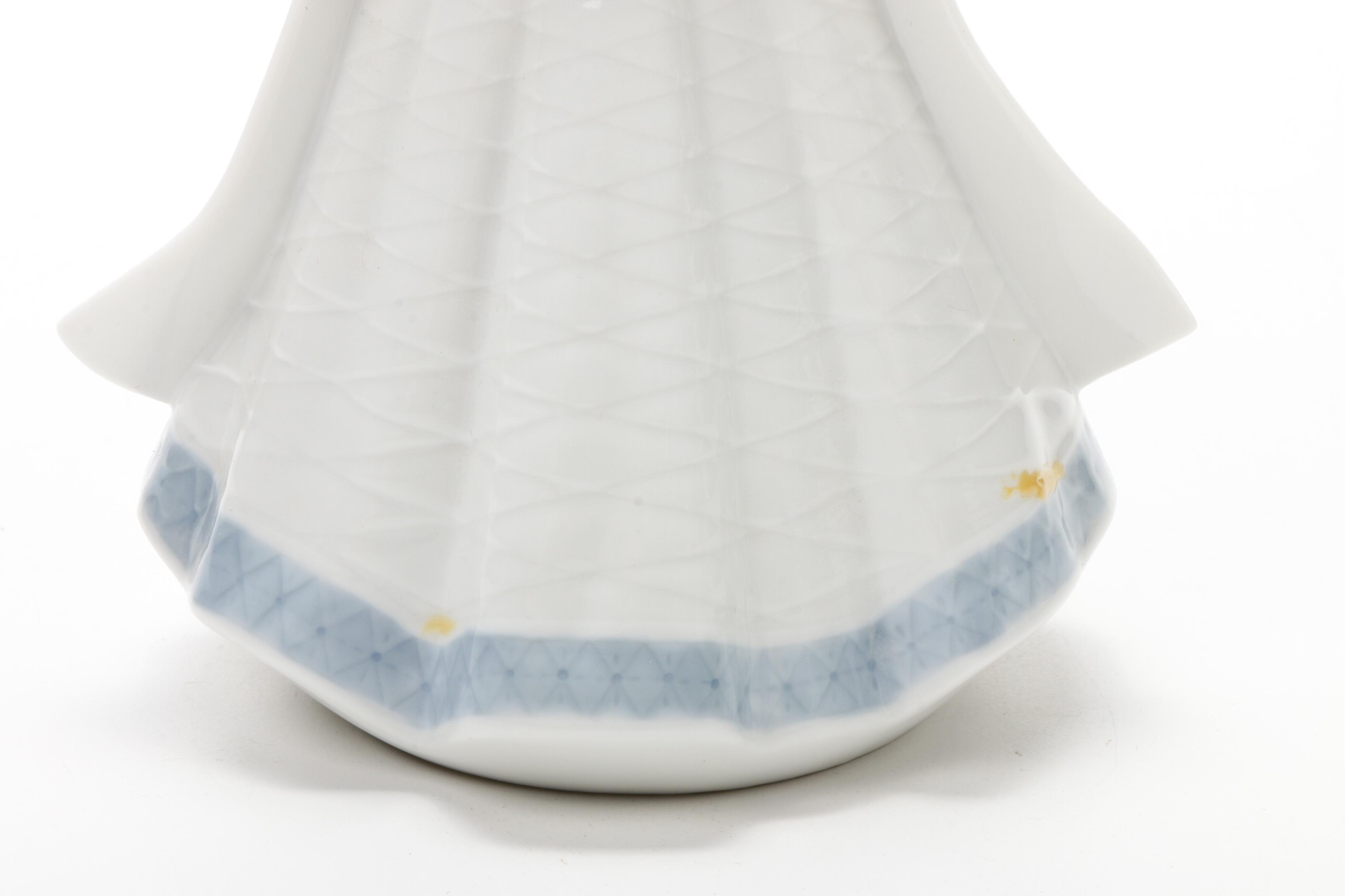 Lladró "Angelic Melody" Porcelain Angel Figurine Designed by Francisco Catalá