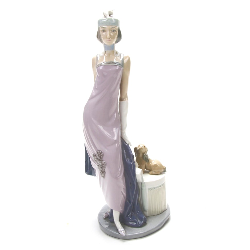 Lladró "Couplet Lady" Porcelain Figurine Designed by Vicente Martínez