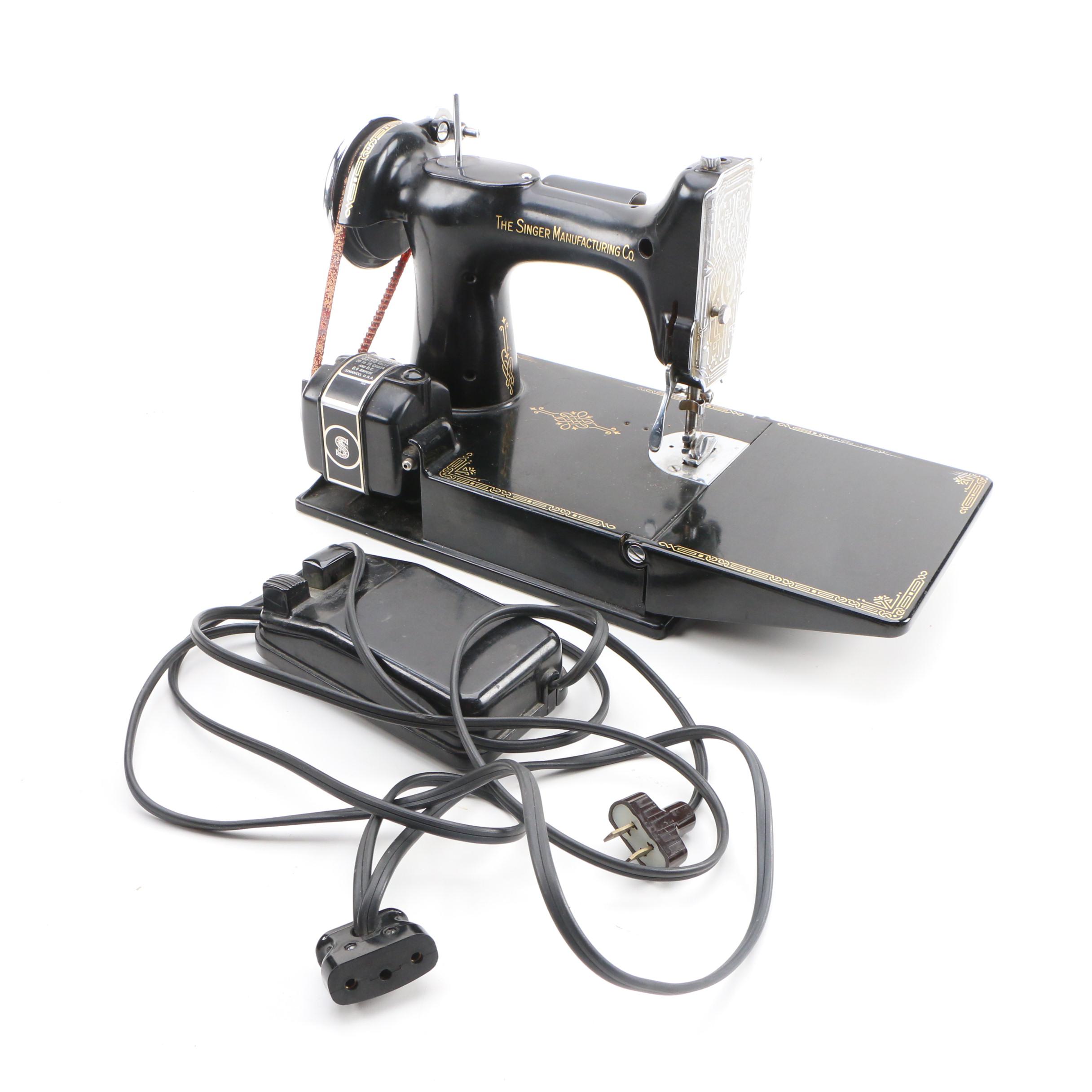 Singer Featherweight 221 Sewing Machine with Case, Early to Mid-20th Century