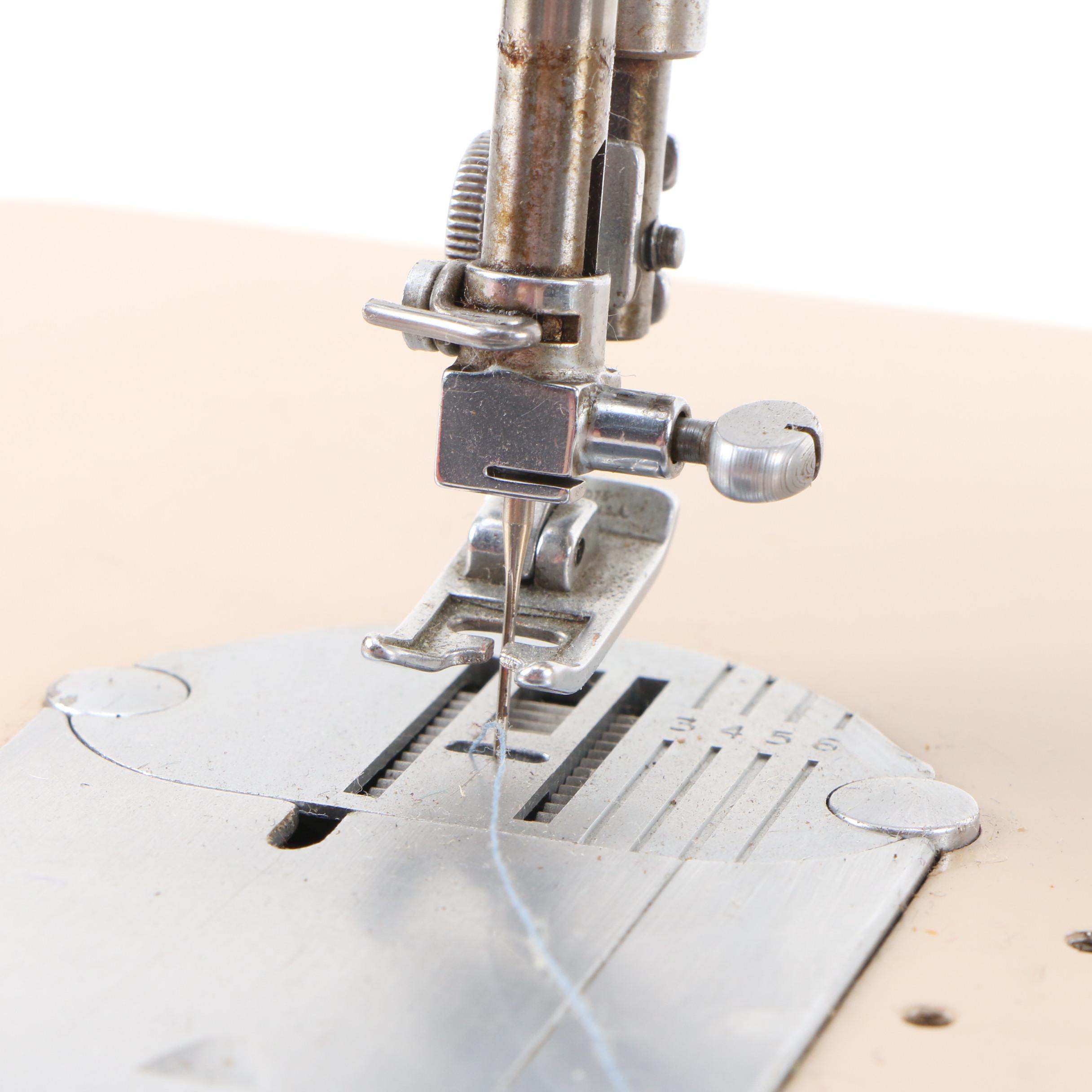 Singer Slant-O-Matic 500A "Rocketeer" Sewing Machine, 1960s