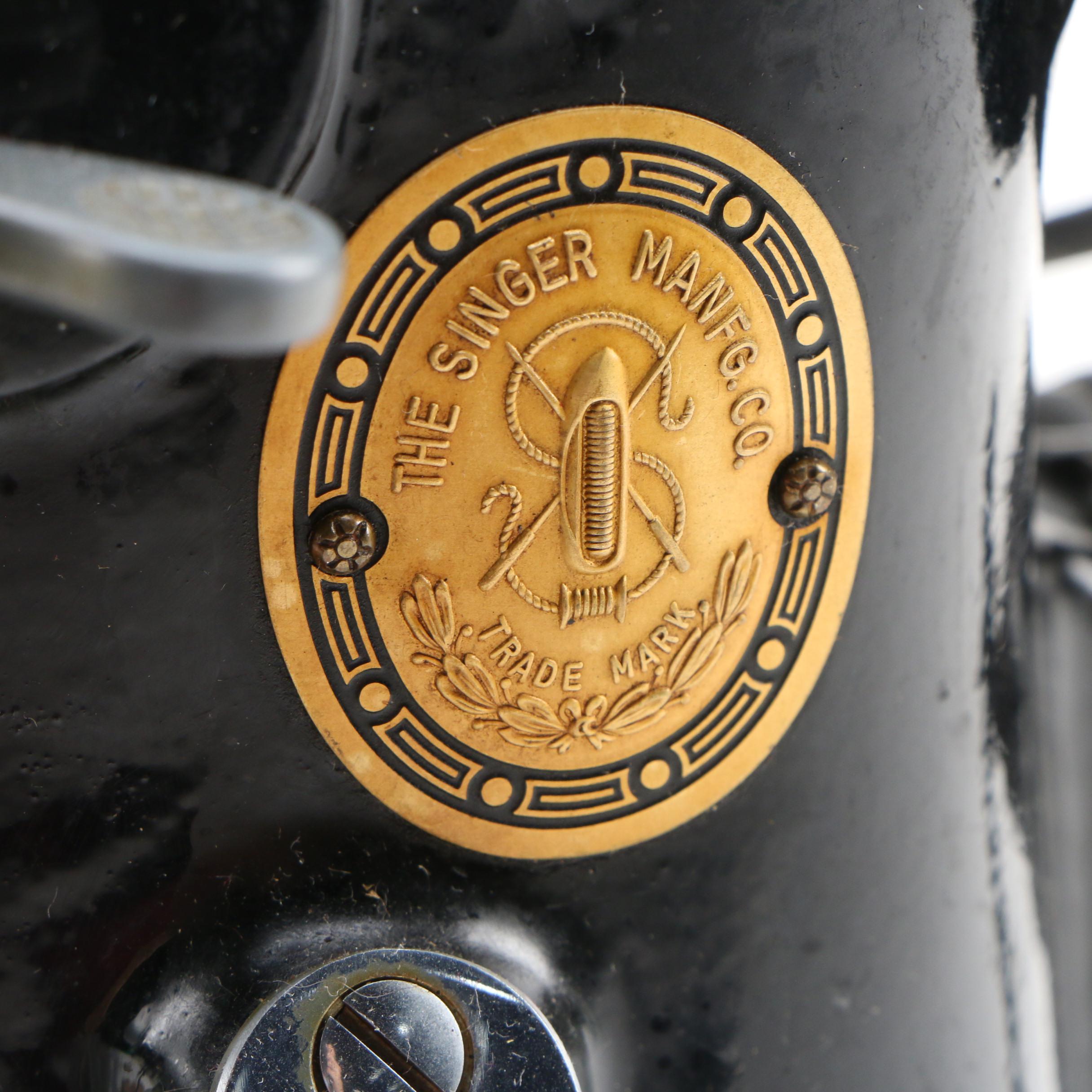 Singer Model 206 Sewing Machine, Mid-20th Century