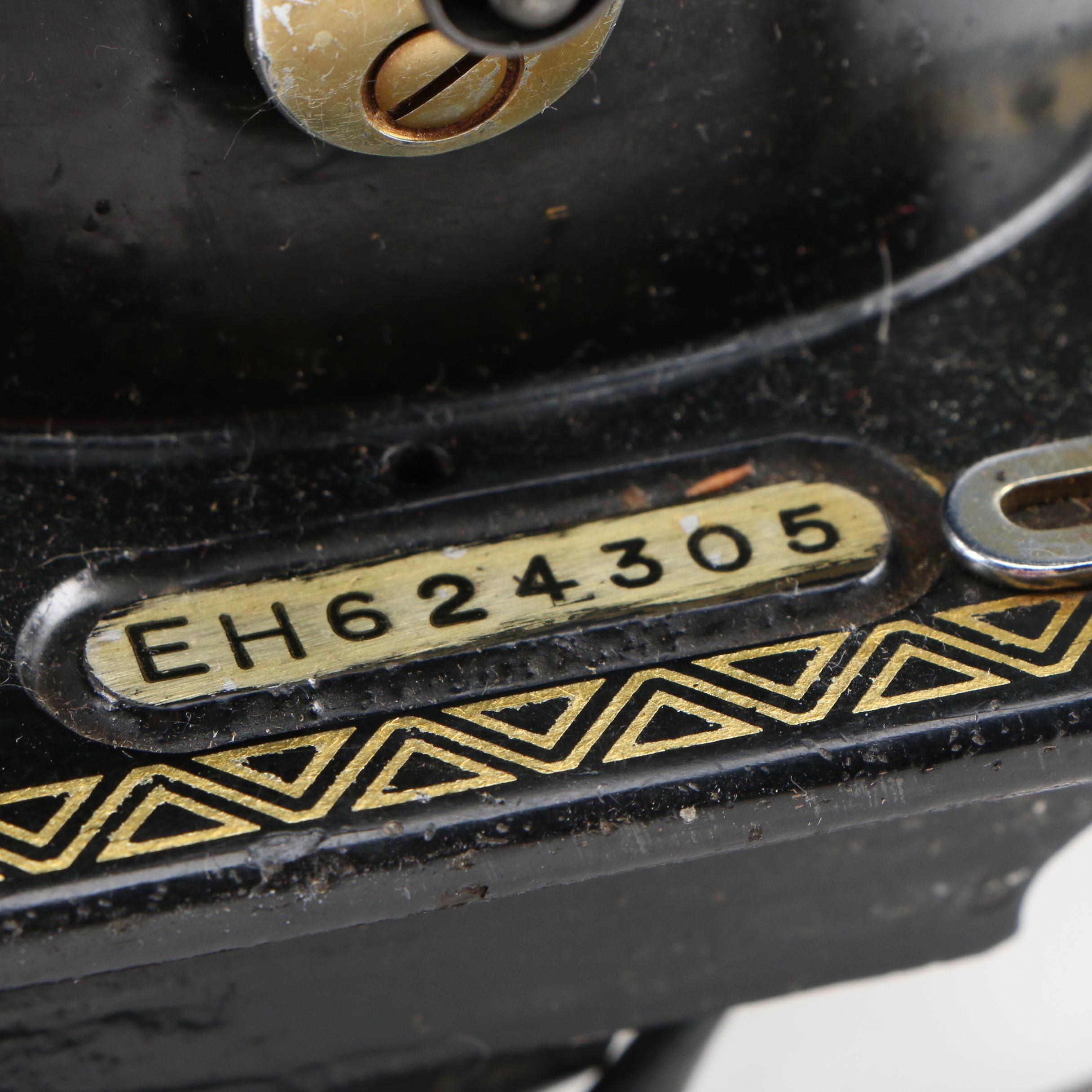 Singer Model 206 Sewing Machine, Mid-20th Century