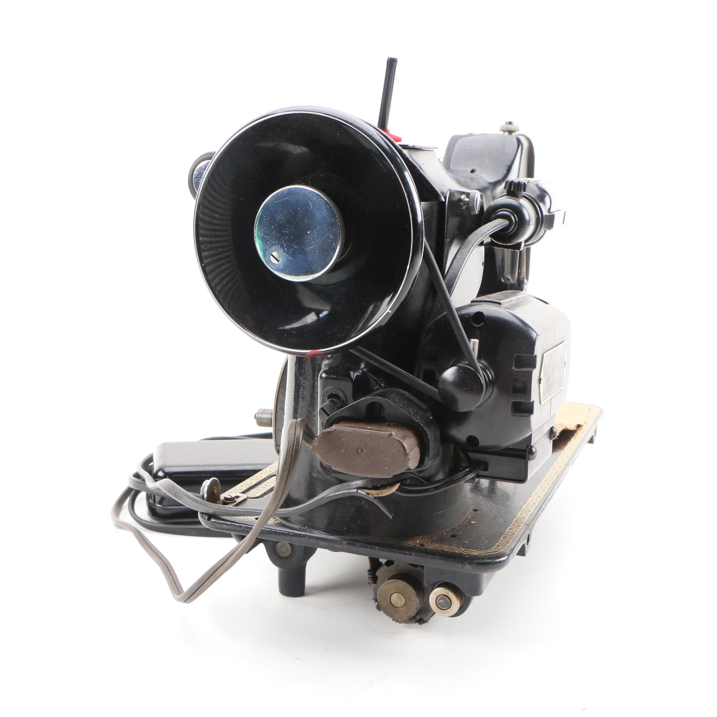 Singer Model 206 Sewing Machine, Mid-20th Century