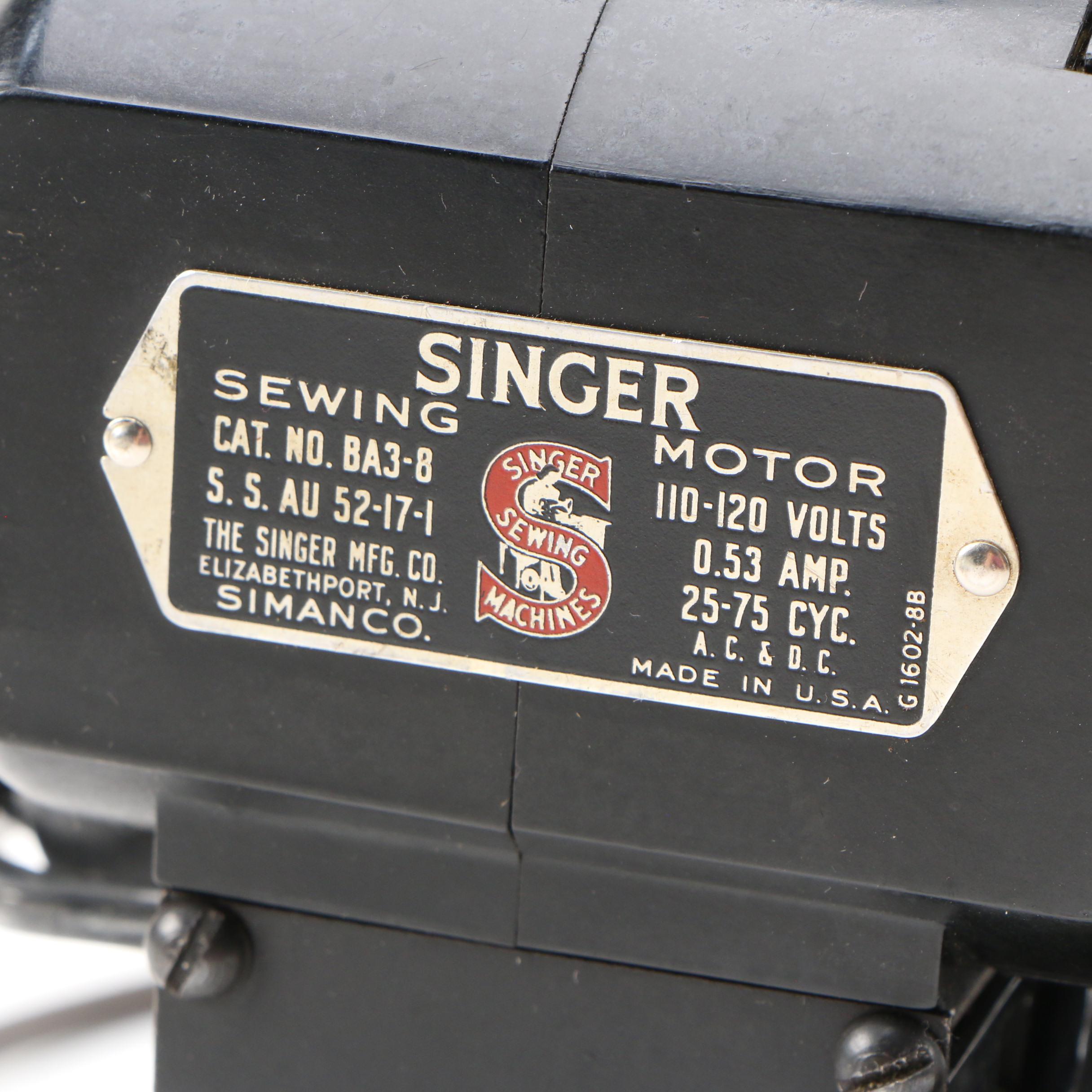 Singer Model 206 Sewing Machine, Mid-20th Century