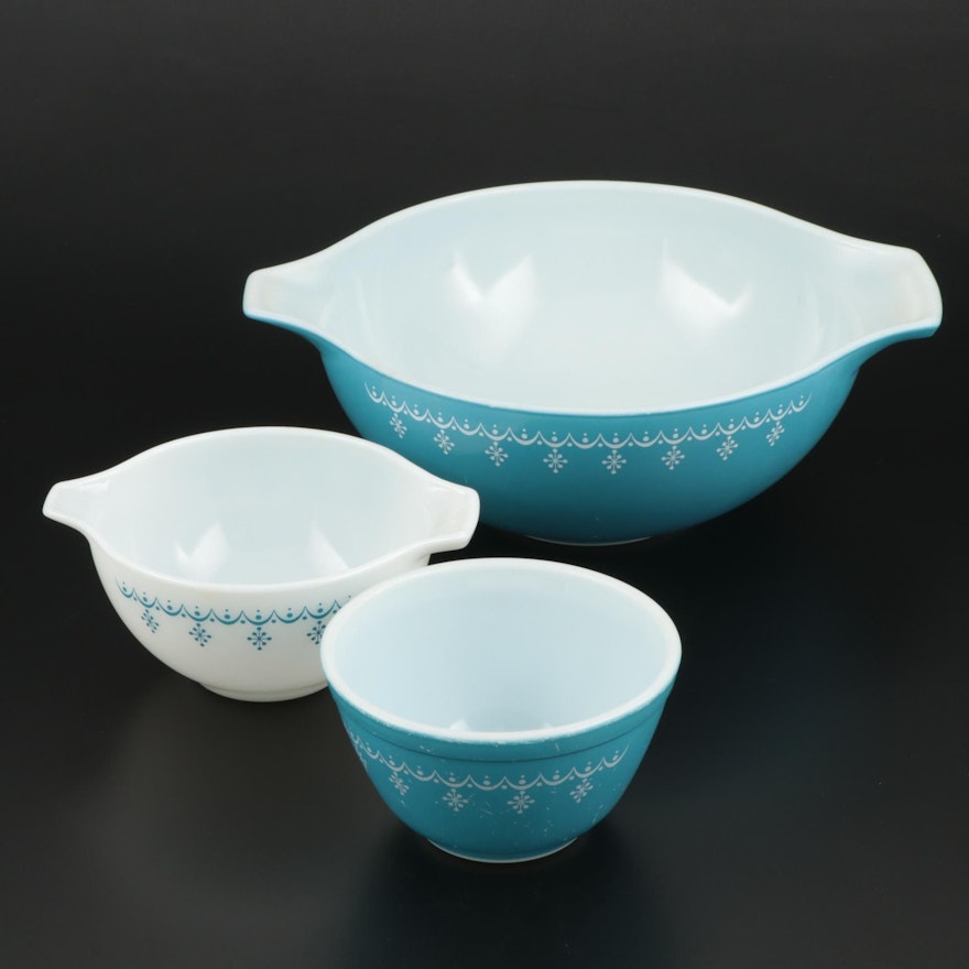 Pyrex "Snowflake" Cinderella Bowls and Mixing Bowl, 1972–1975