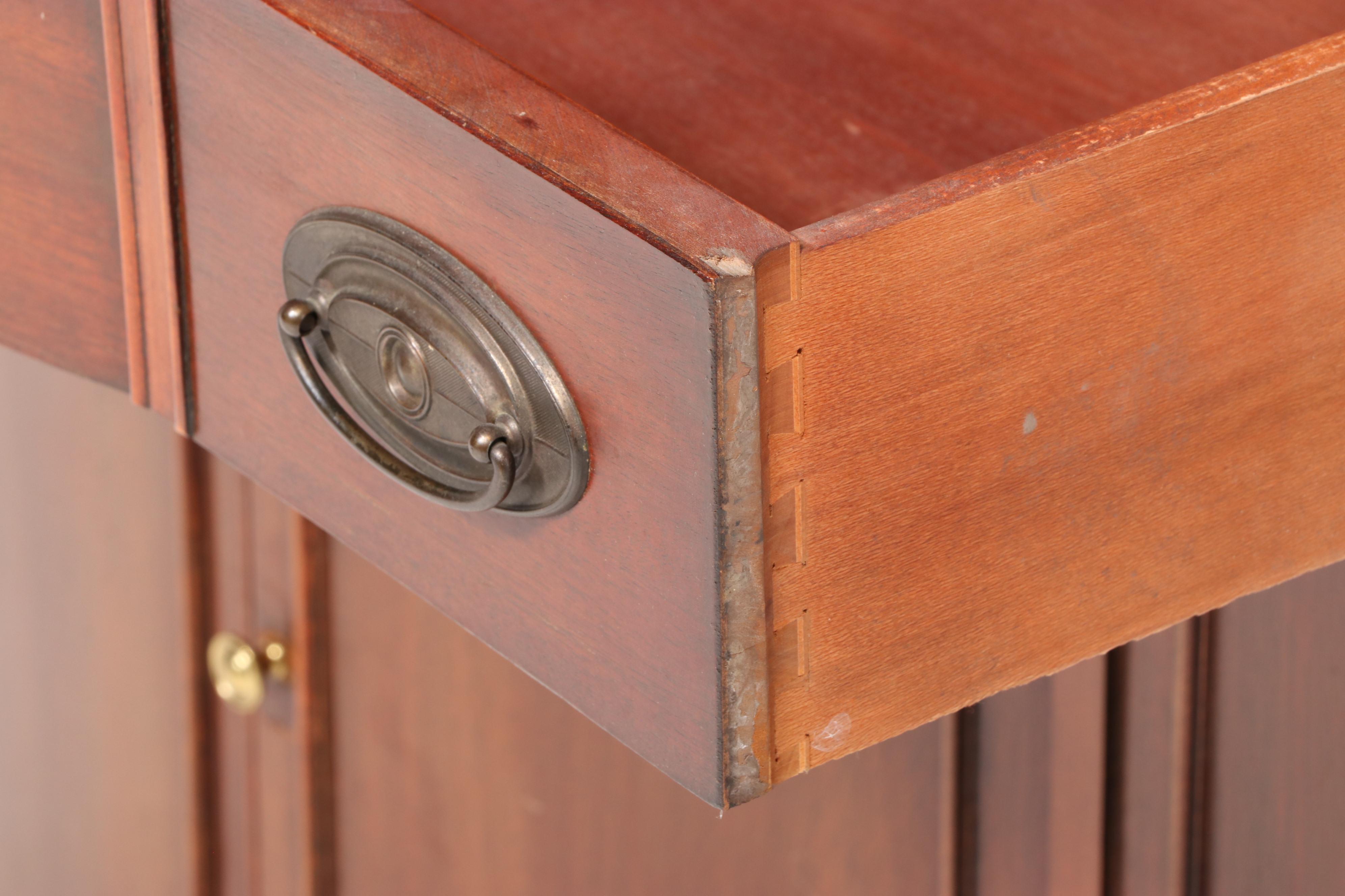 Bernhardt Furniture Duncan Phyfe Style Mahogany China Cabinet