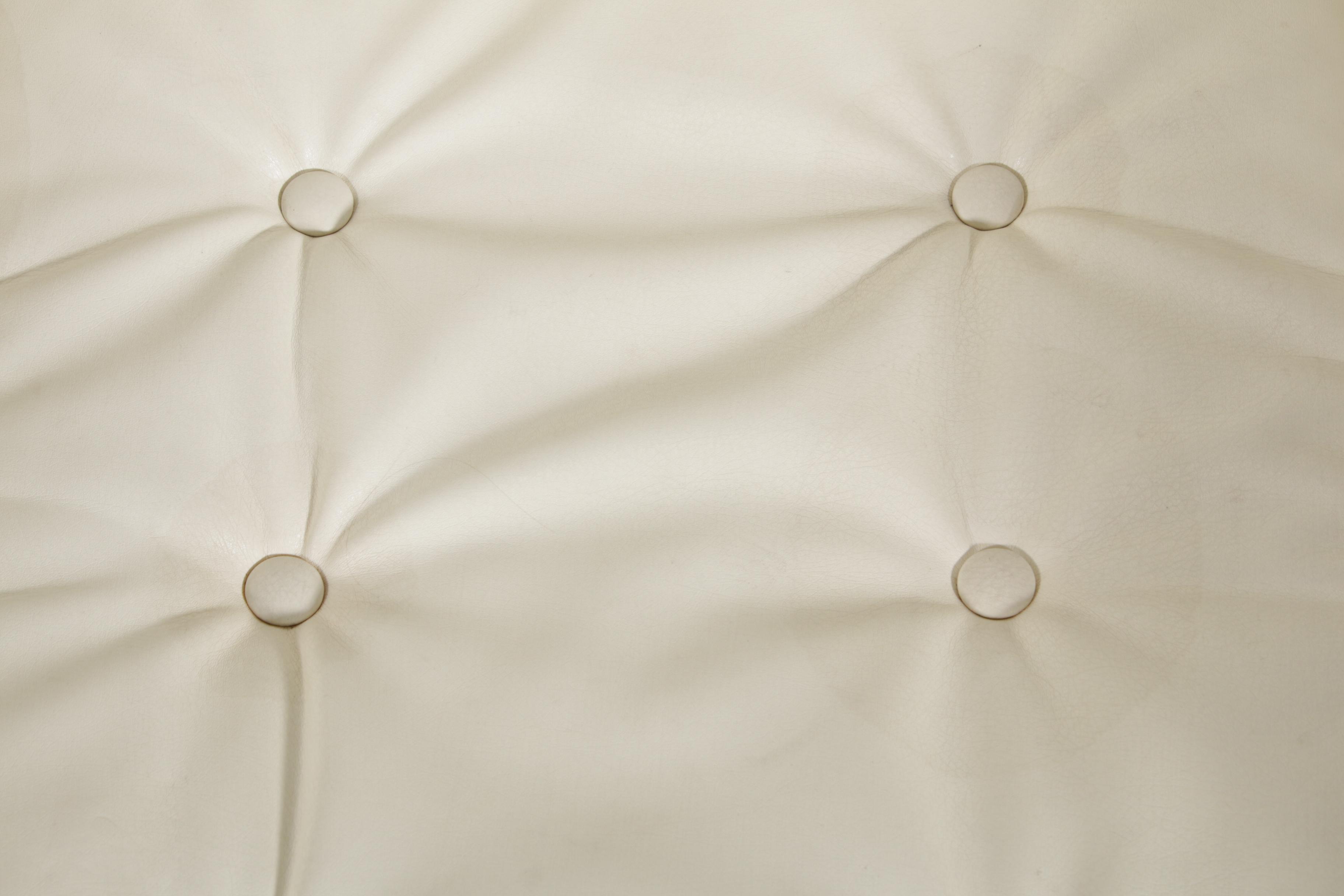 Decorion Fun Furnishings Modernist White Naugahyde Swivel Chair, Late 20th C.