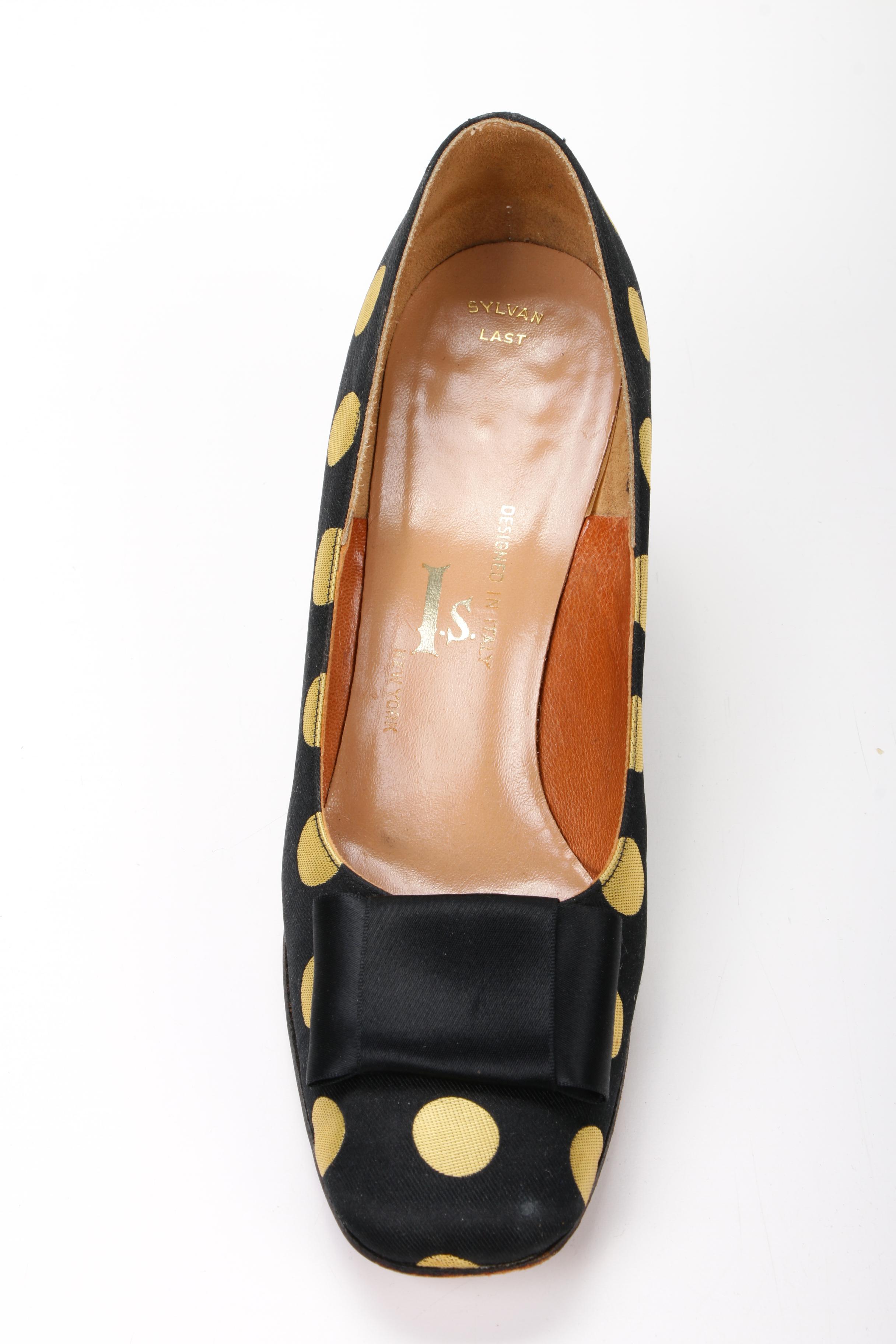 Saks Fifth Avenue Turban Hat with Palizzio and More Pumps, Mid-20th Century