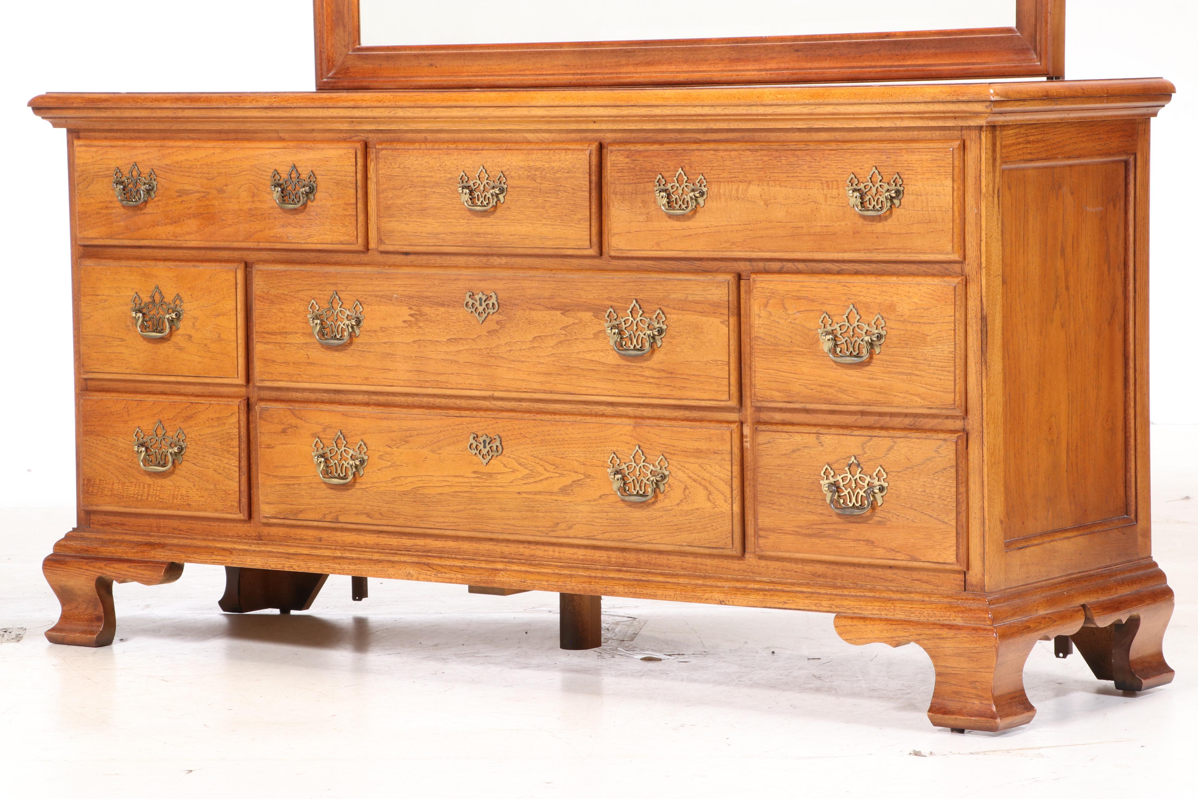 Thomasville Colonial Style Oak Dresser with Mirror