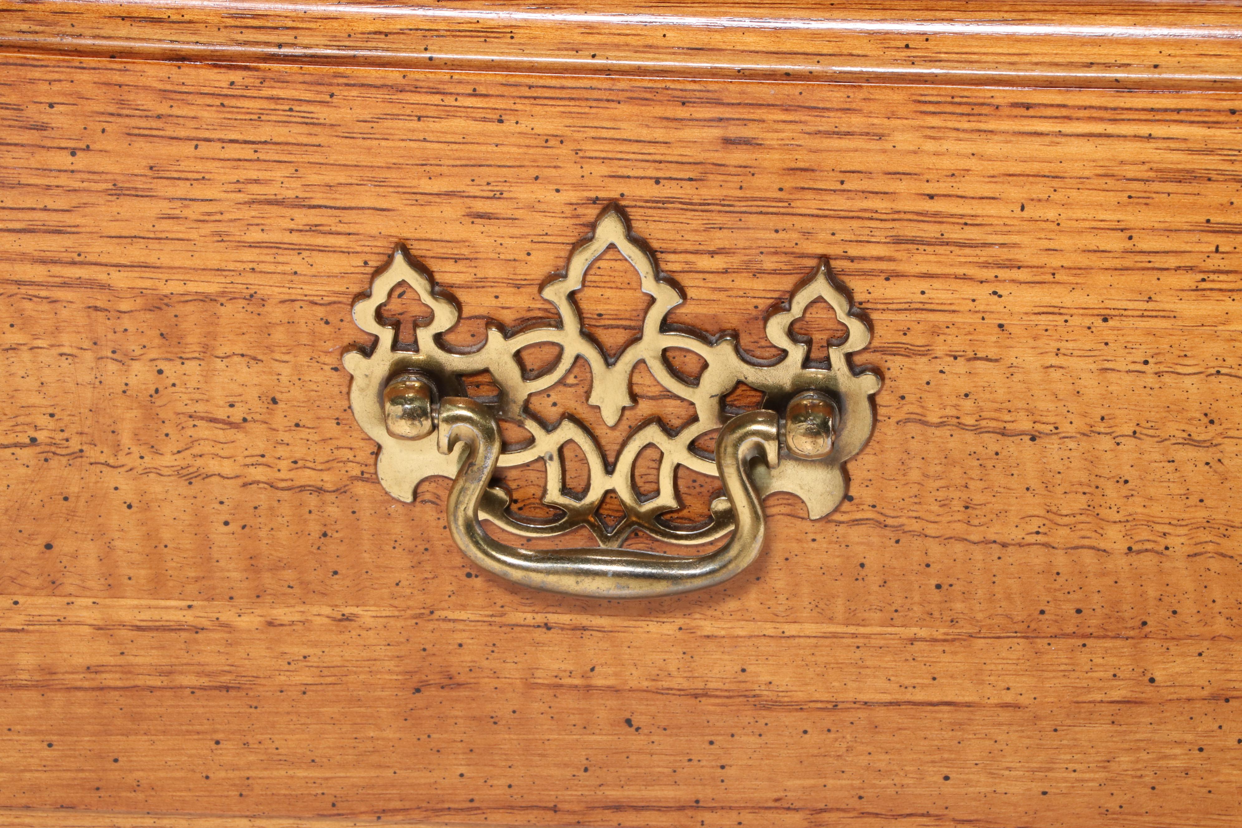 Thomasville Colonial Style Oak Dresser with Mirror