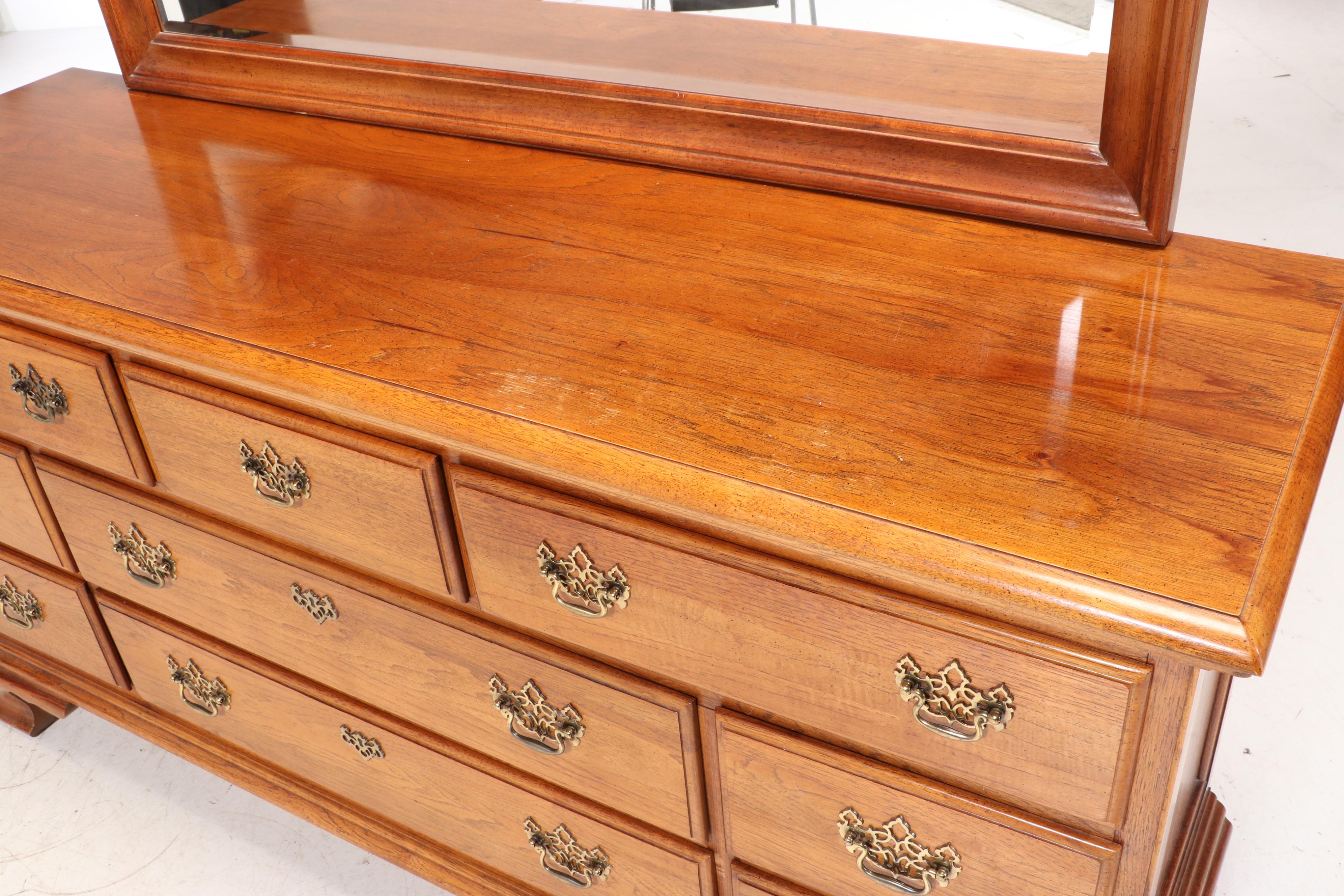 Thomasville Colonial Style Oak Dresser with Mirror