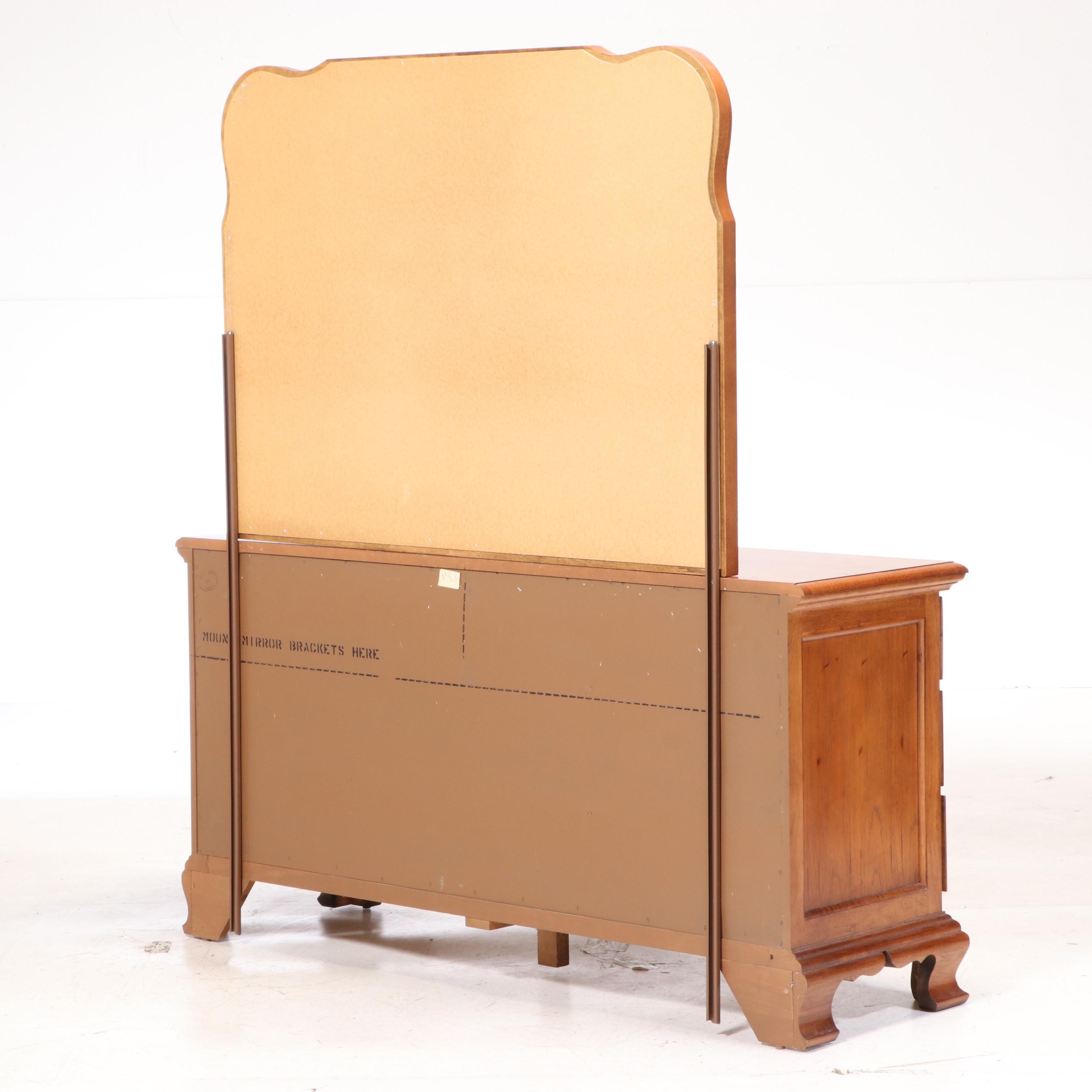 Thomasville Colonial Style Oak Dresser with Mirror