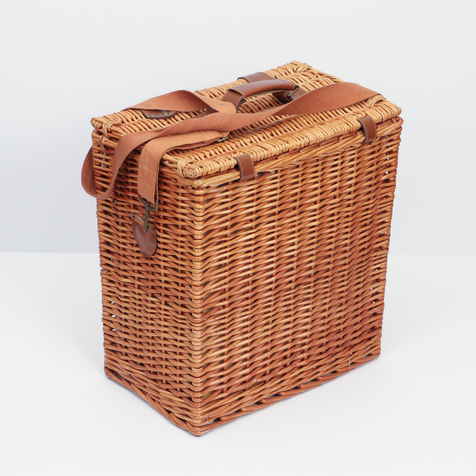 Wicker Picnic Hamper with Glasses and Flatware