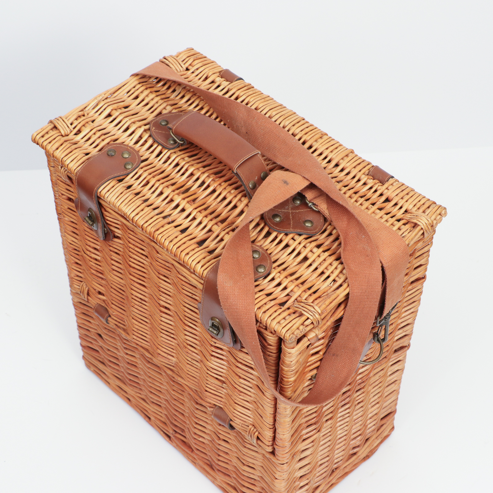 Wicker Picnic Hamper with Glasses and Flatware