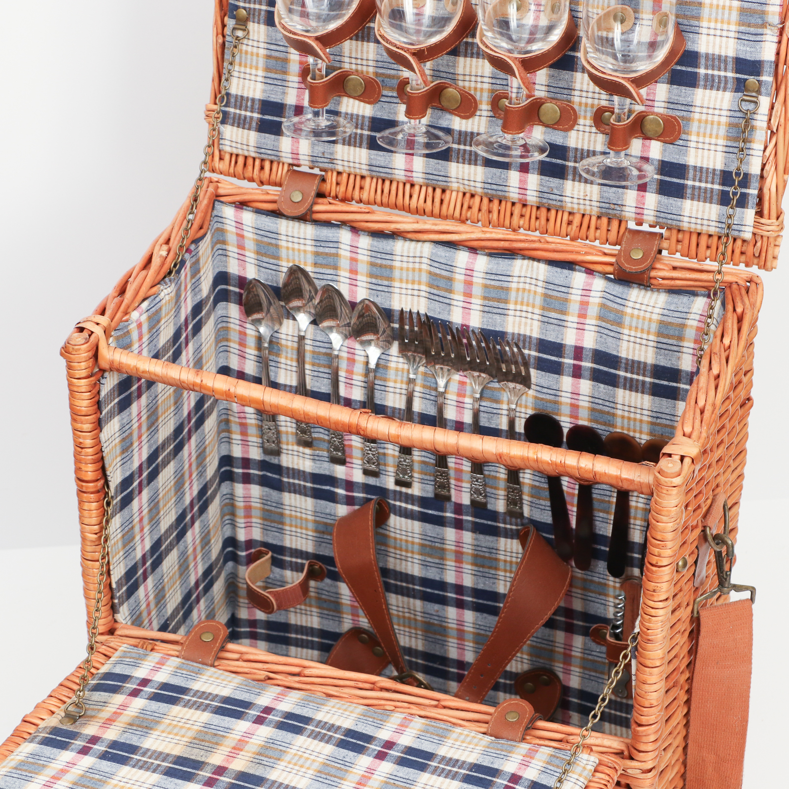 Wicker Picnic Hamper with Glasses and Flatware