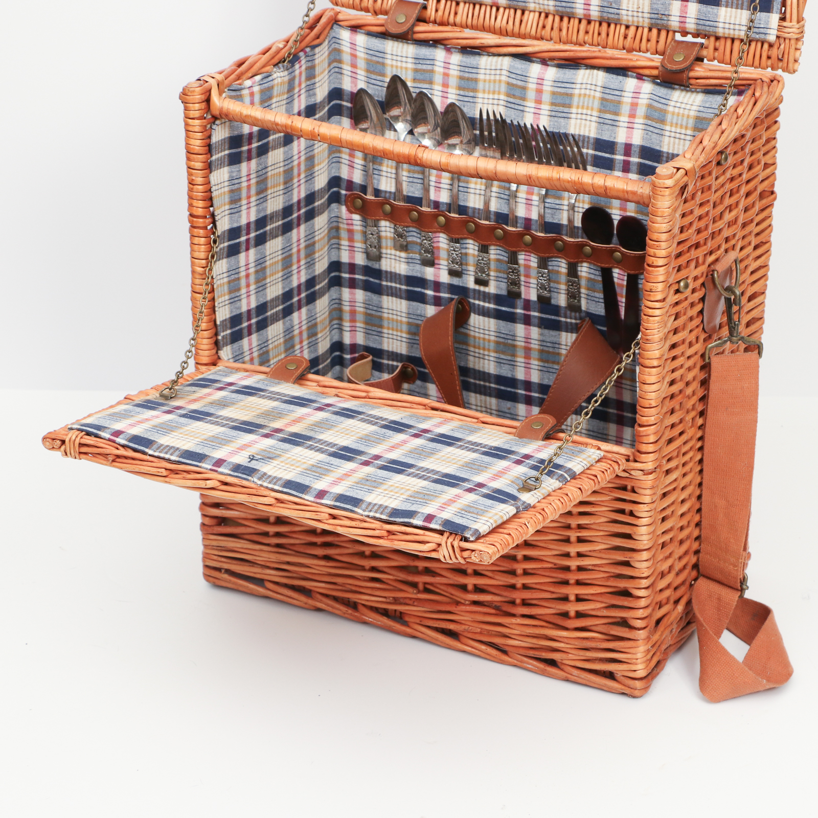 Wicker Picnic Hamper with Glasses and Flatware