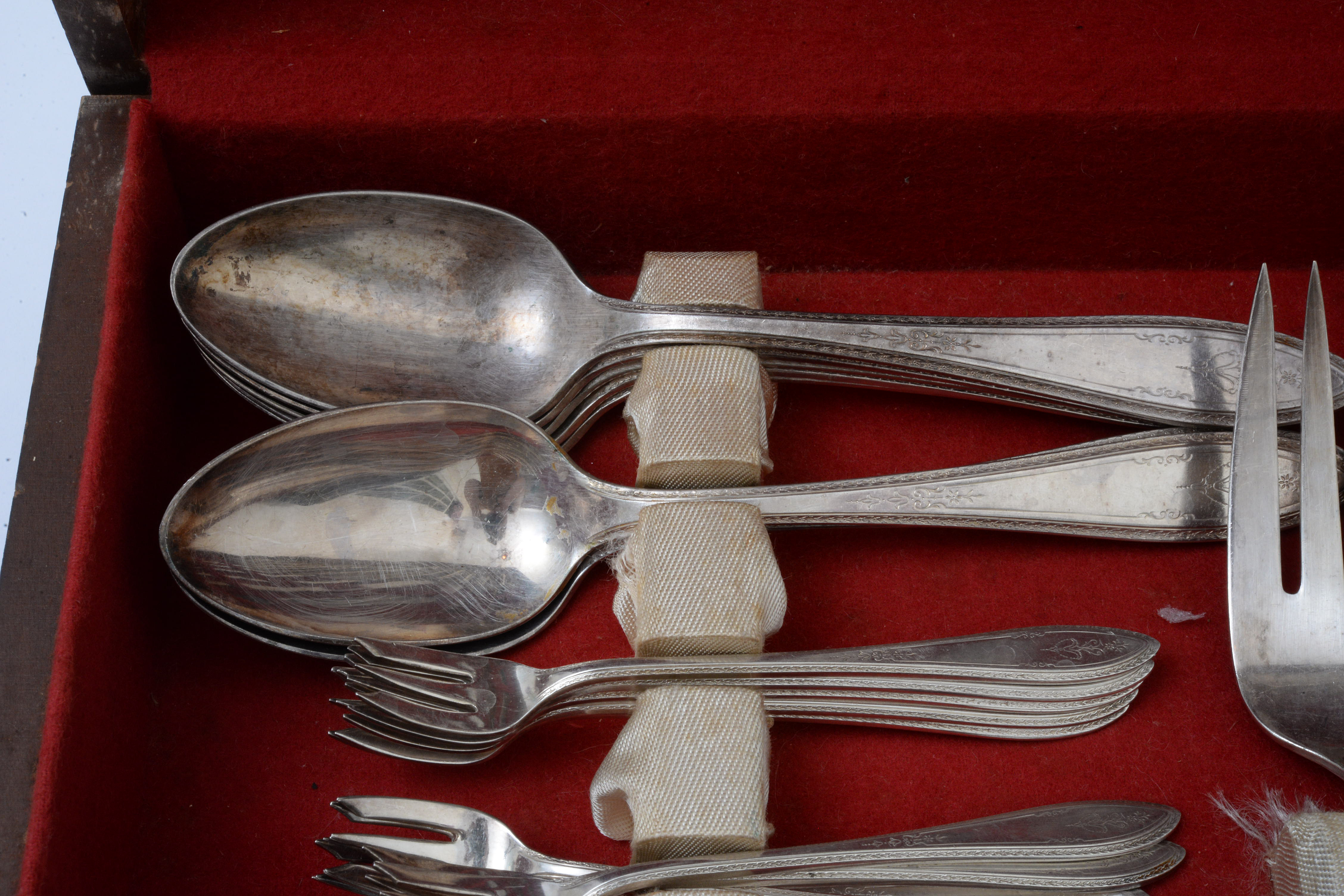 1847 Rogers Bros. "Argosy" Silver Plate Flatware and Wooden Chest, 1920s