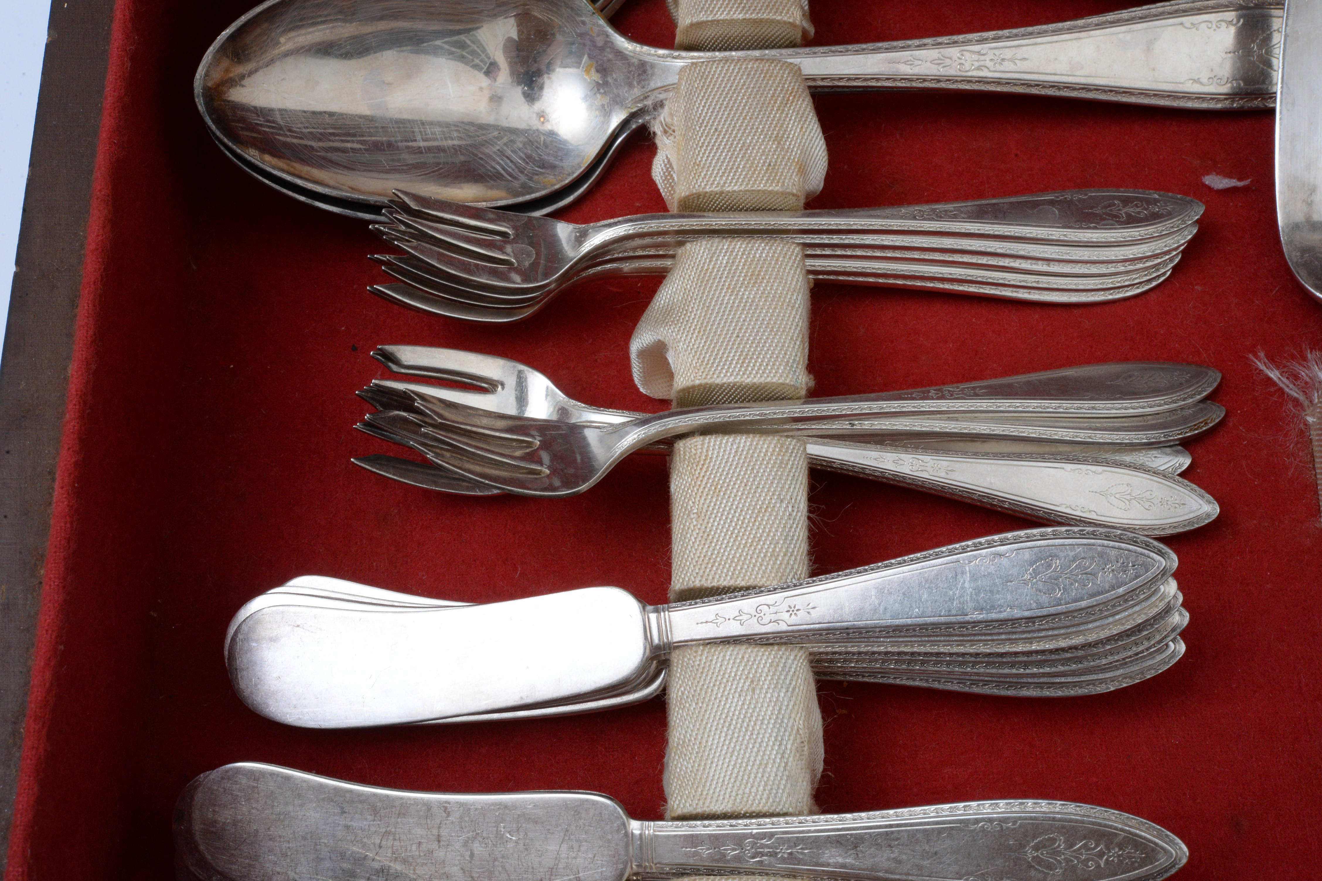 1847 Rogers Bros. "Argosy" Silver Plate Flatware and Wooden Chest, 1920s
