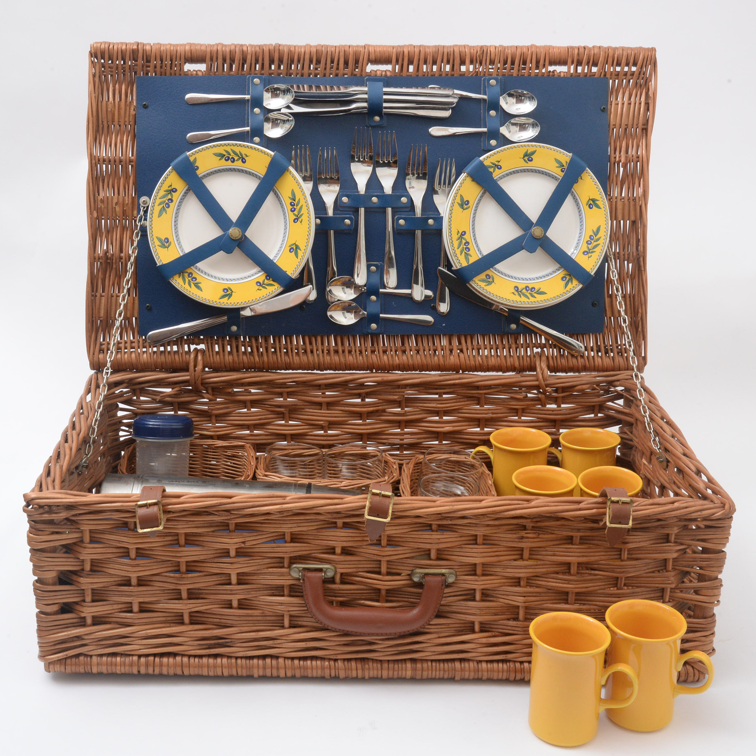 Optima England Wicker Picnic Basket with Place Settings and Food Storage