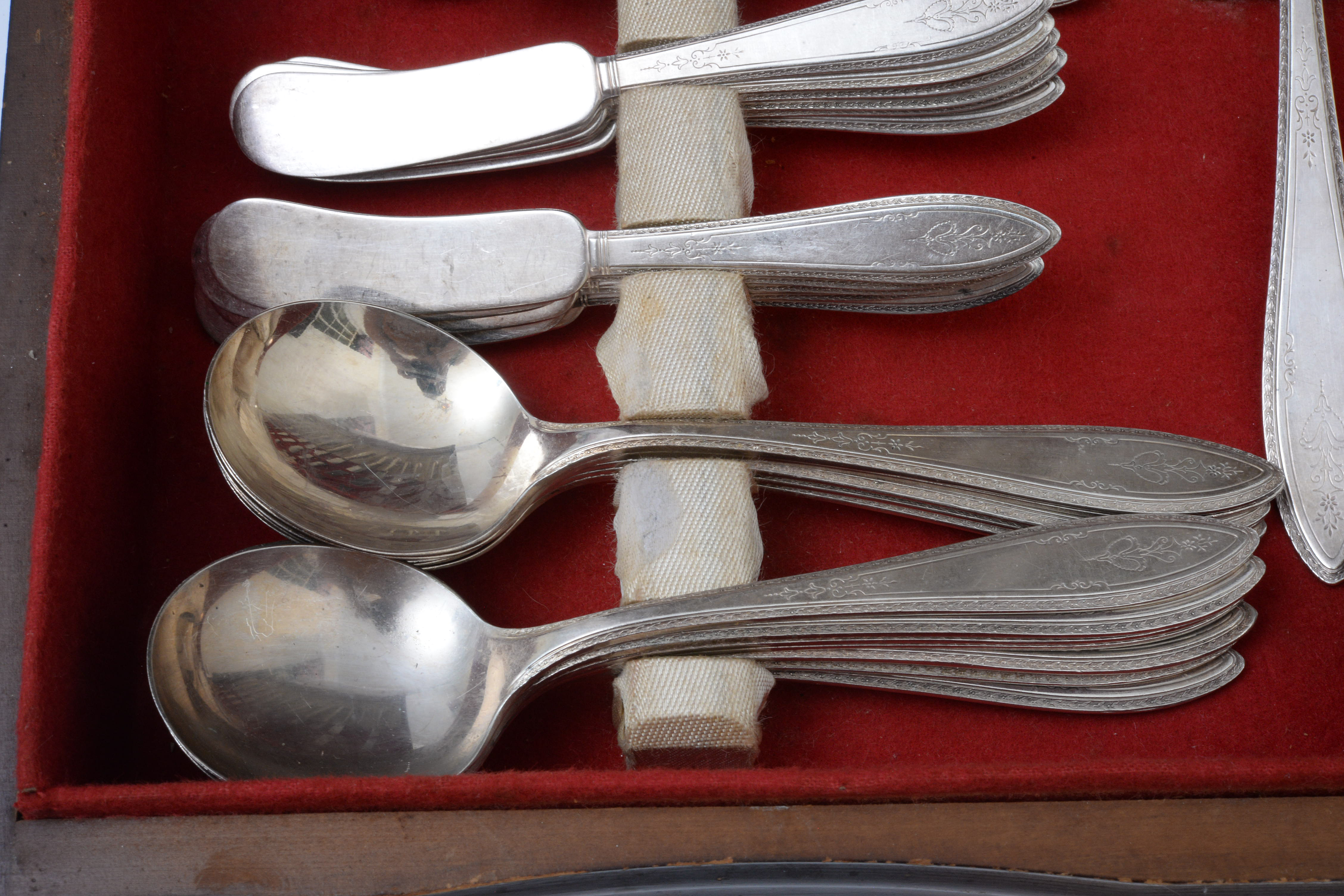 1847 Rogers Bros. "Argosy" Silver Plate Flatware and Wooden Chest, 1920s