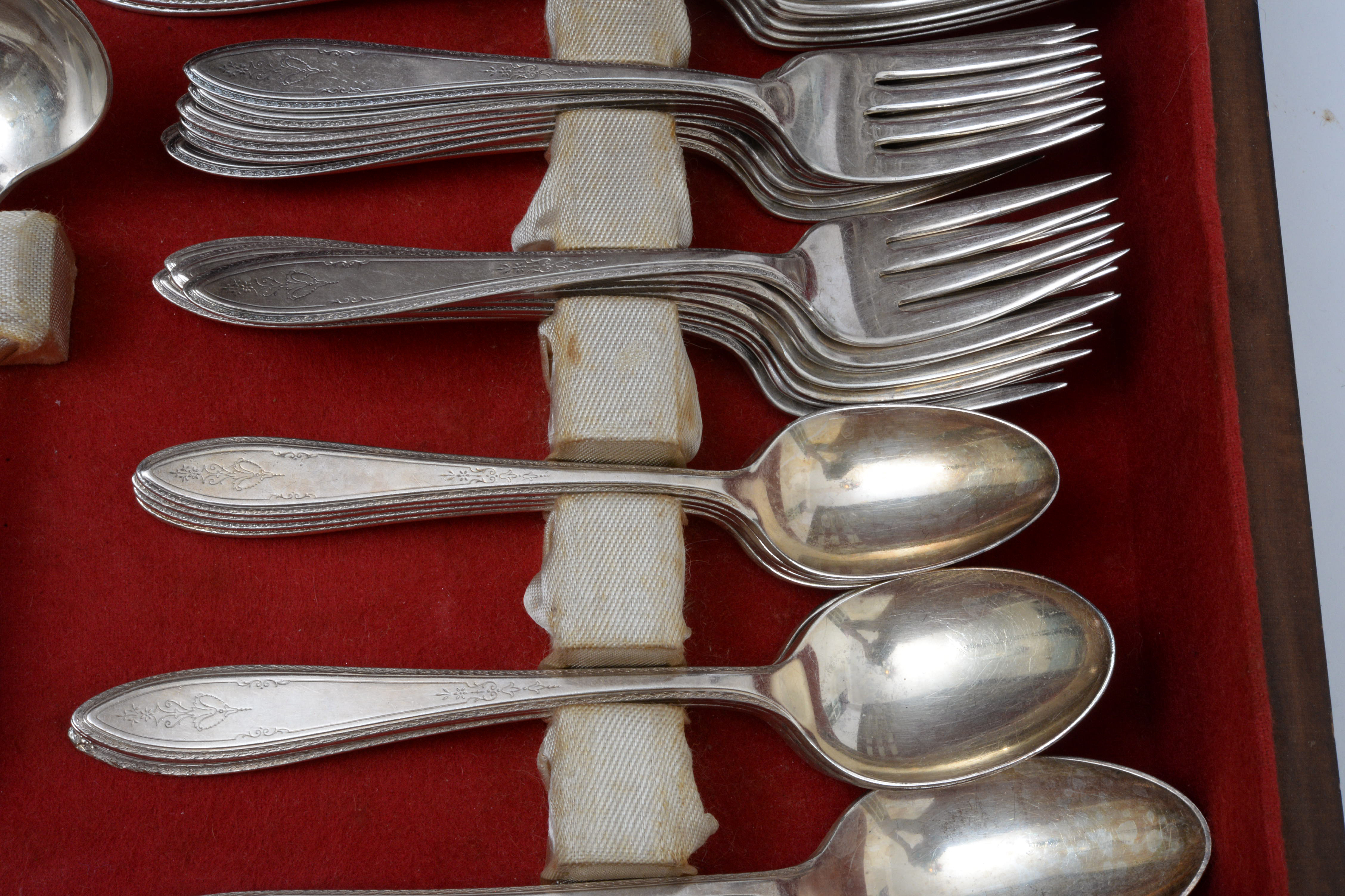 1847 Rogers Bros. "Argosy" Silver Plate Flatware and Wooden Chest, 1920s