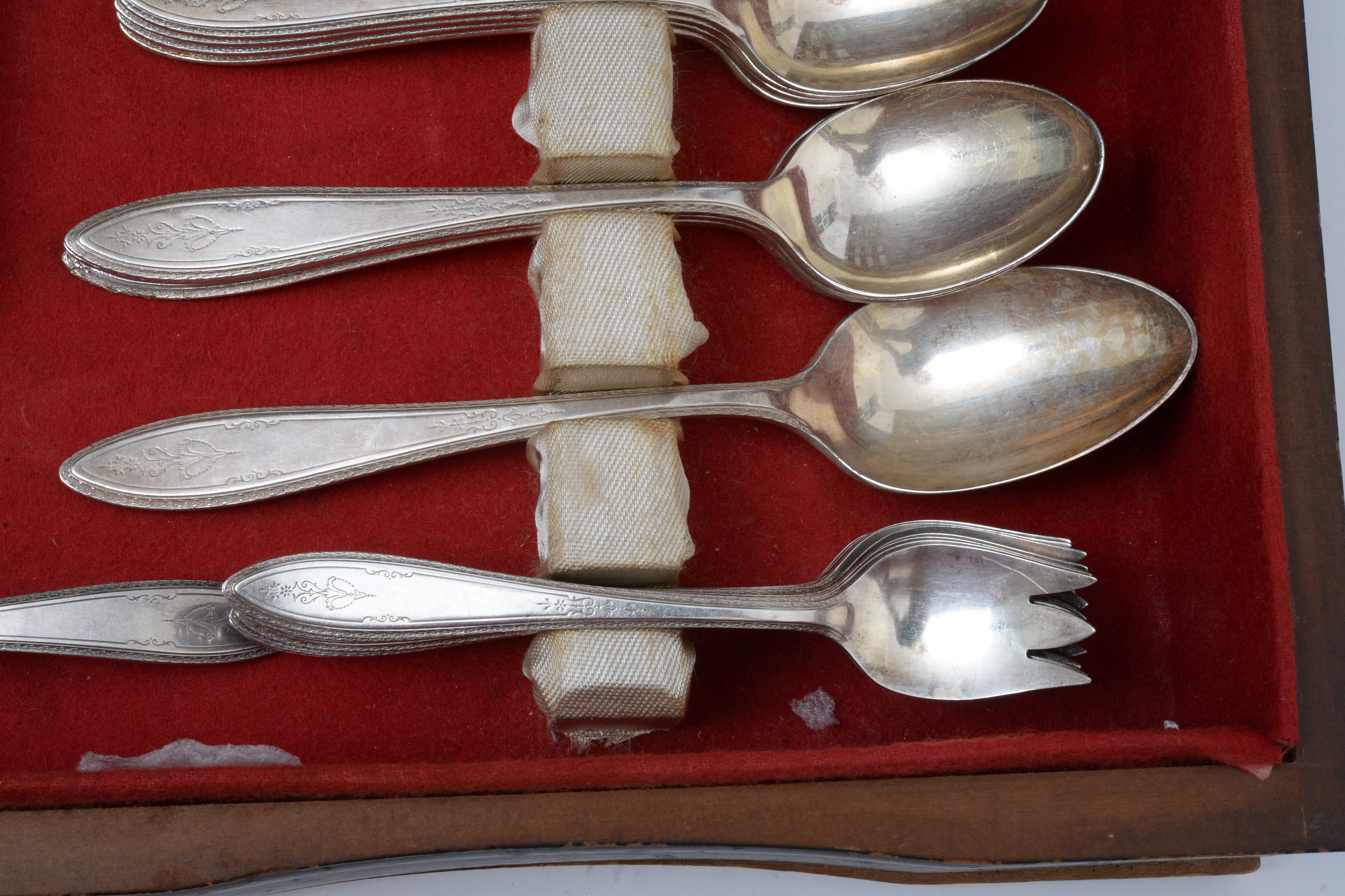 1847 Rogers Bros. "Argosy" Silver Plate Flatware and Wooden Chest, 1920s