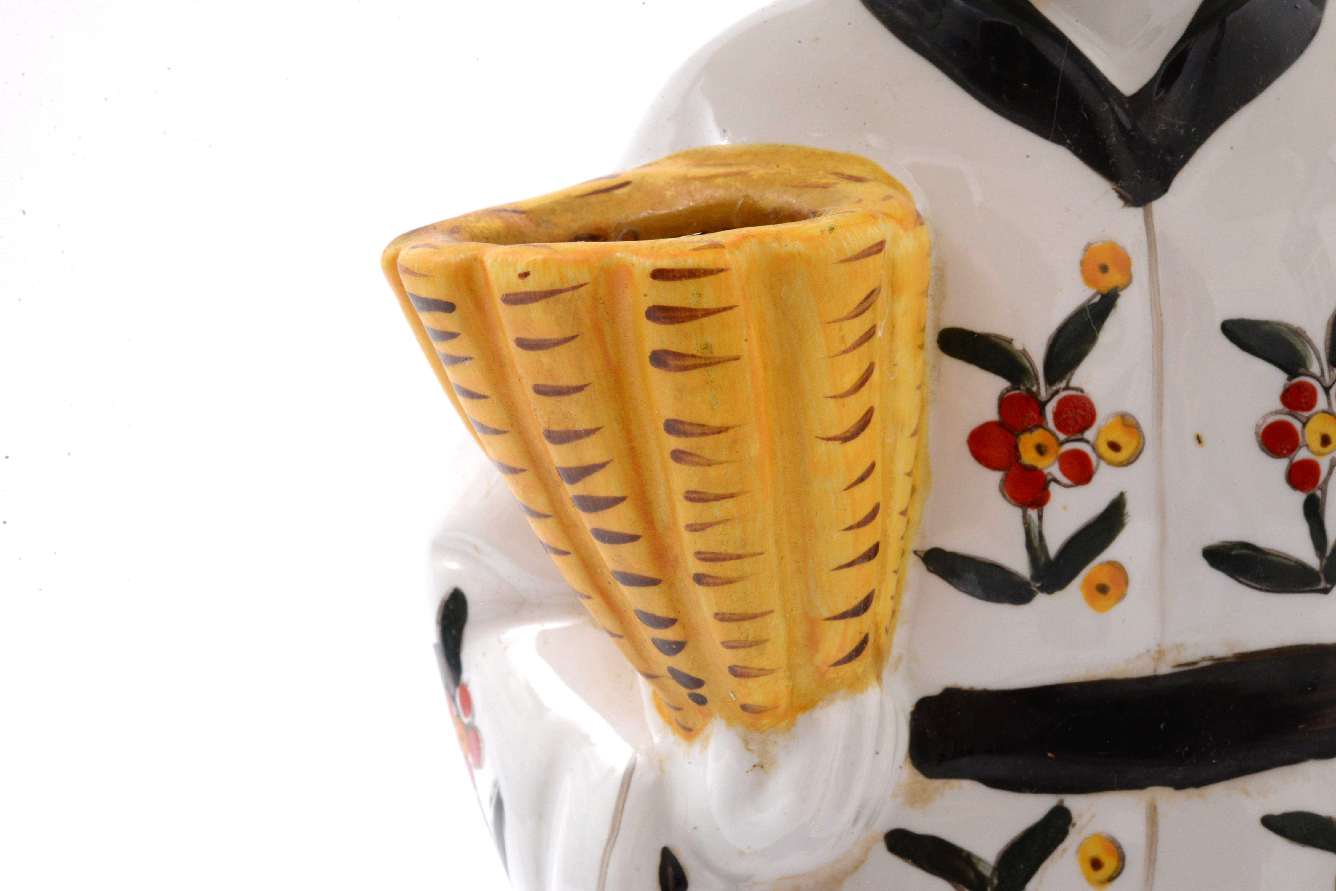 Chinoiserie Figural Porcelain Table Lamp