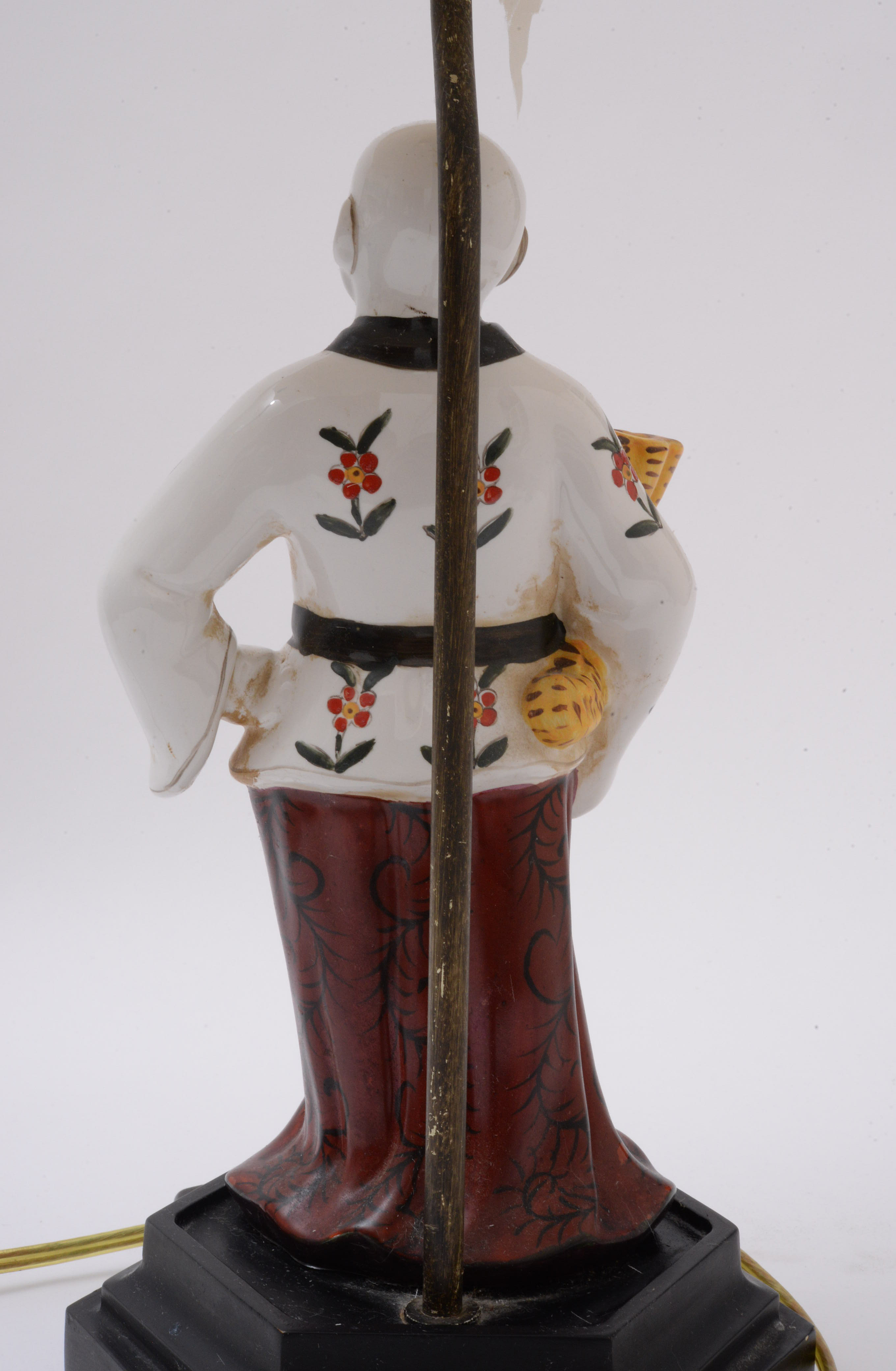 Chinoiserie Figural Porcelain Table Lamp
