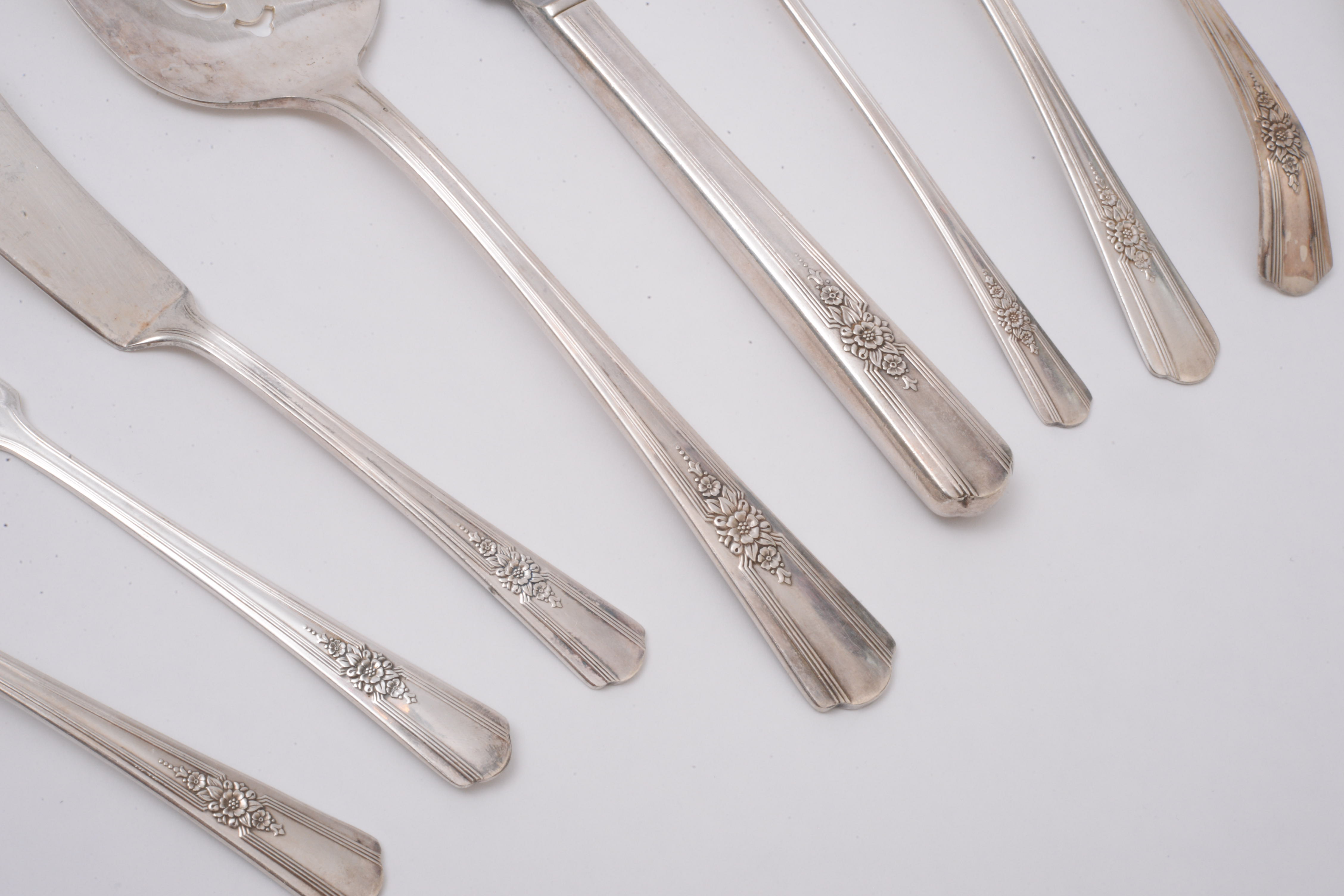 Wm Rogers "Desire" Silver Plate Flatware