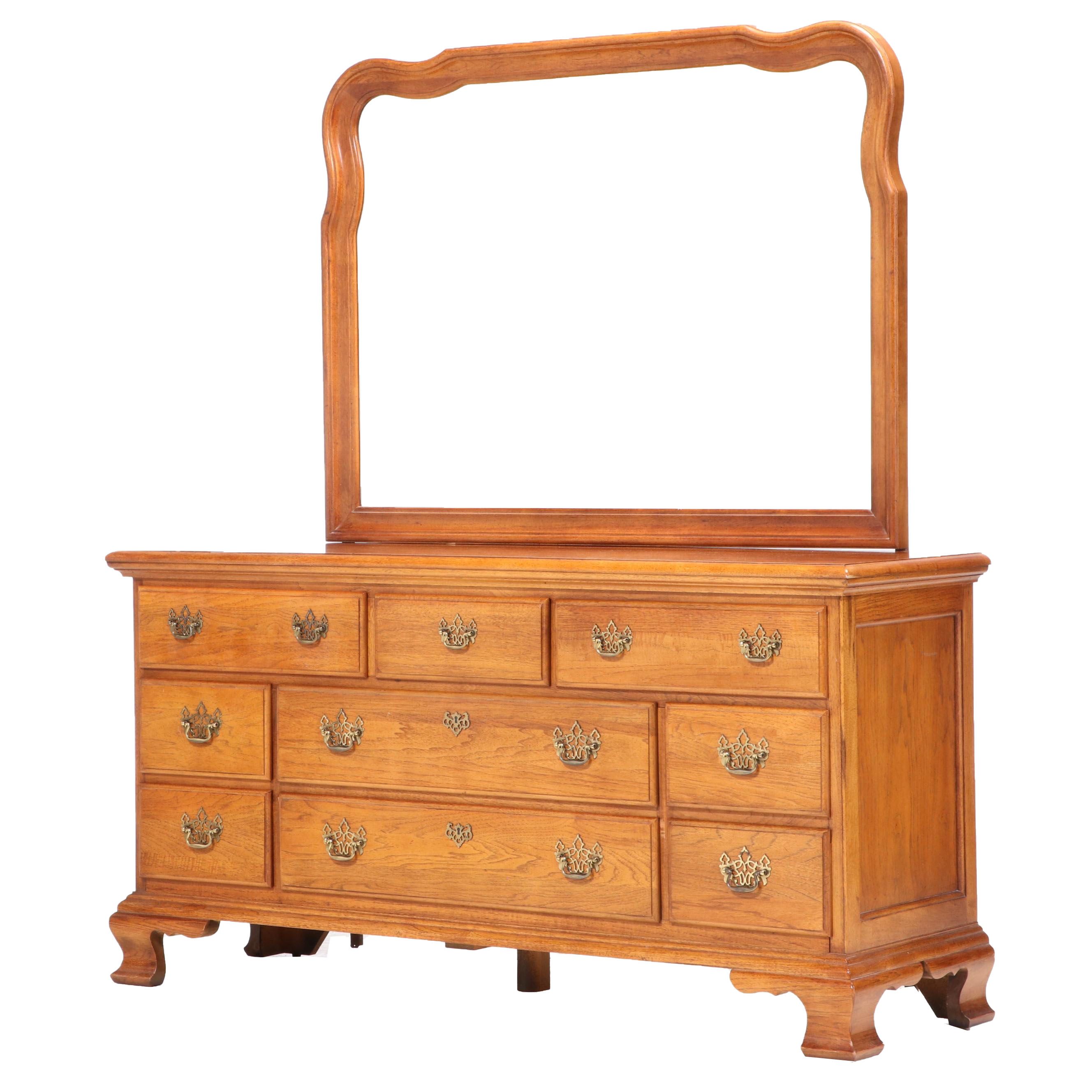 Thomasville Colonial Style Oak Dresser with Mirror
