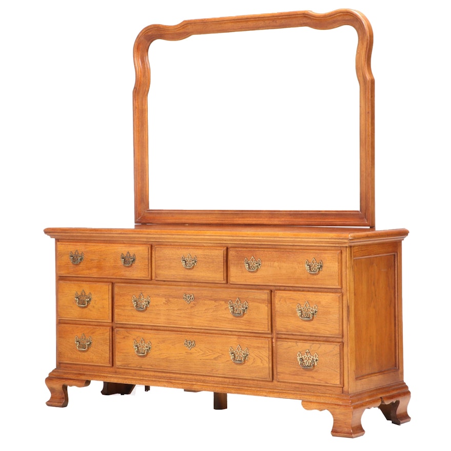 Thomasville Colonial Style Oak Dresser with Mirror