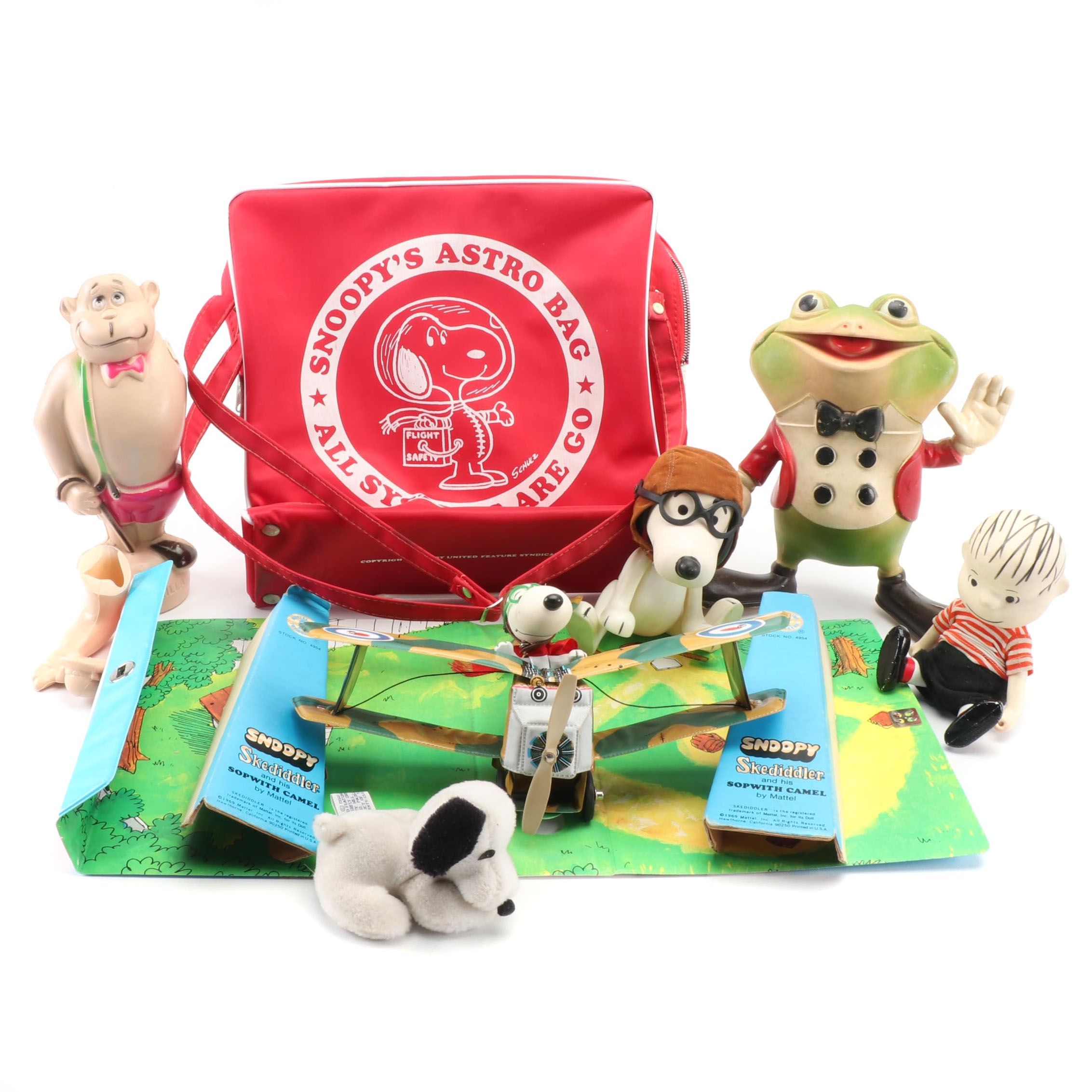 United Features Syndicate "Peanuts Gang" Figures, School Bag, and Snoopy Game