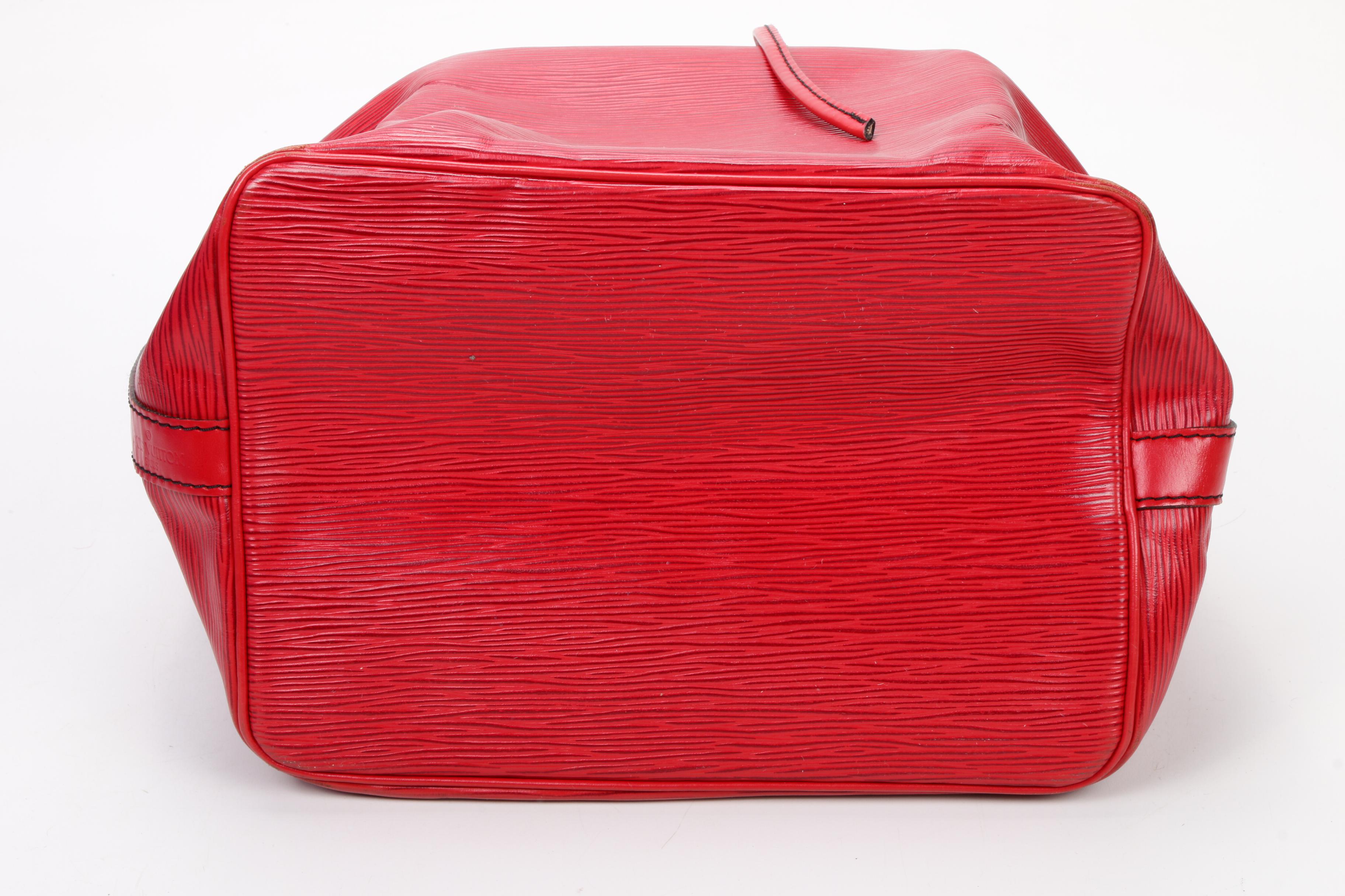 Louis Vuitton Petit Noe Bucket Bag in Red Epi Leather