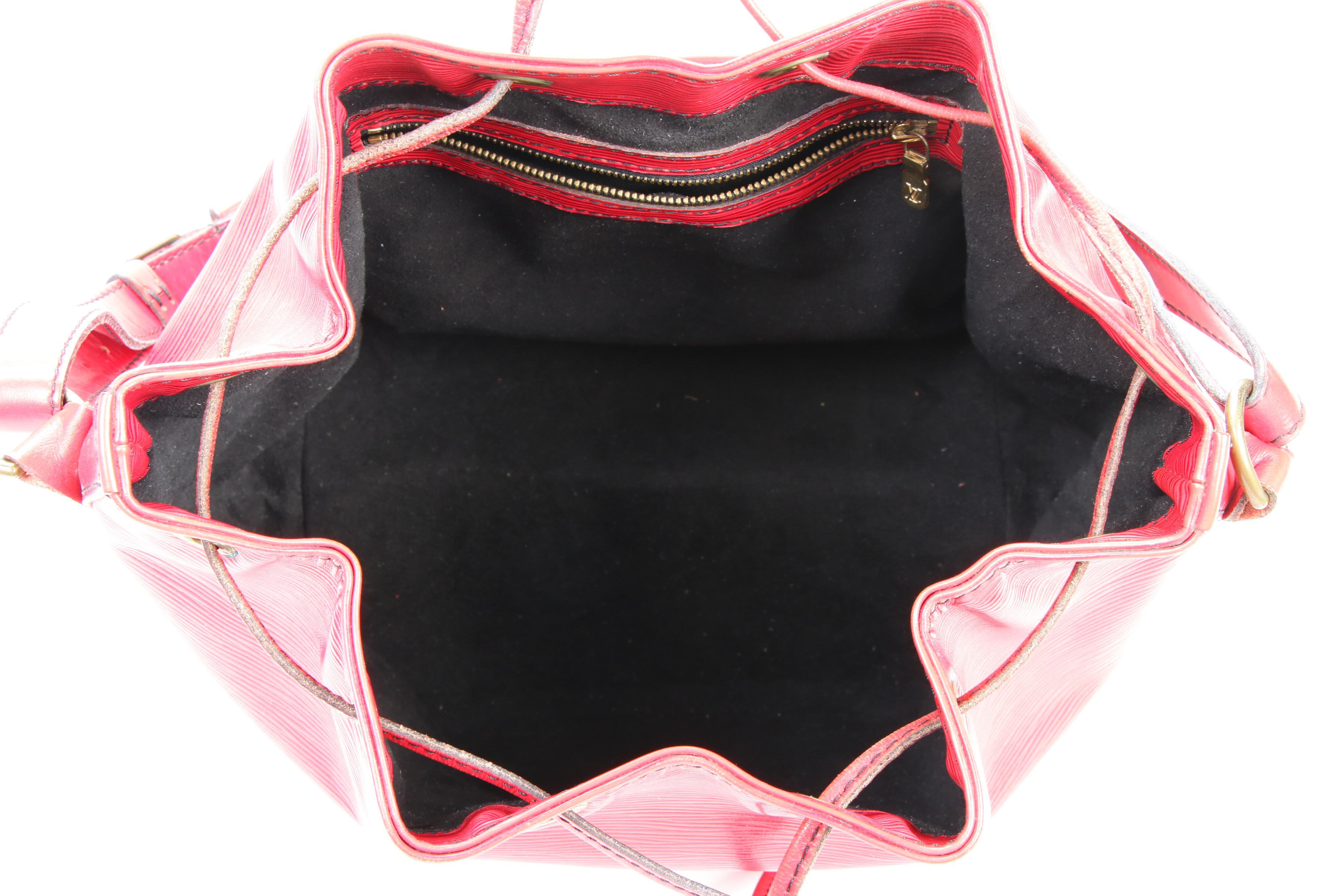 Louis Vuitton Petit Noe Bucket Bag in Red Epi Leather