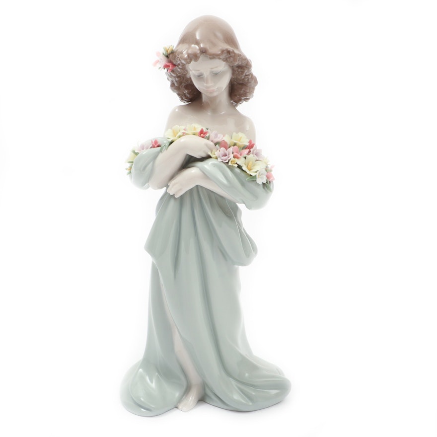 Lladró "Petals of Love" Porcelain Figurine Designed by Antonio Ramos