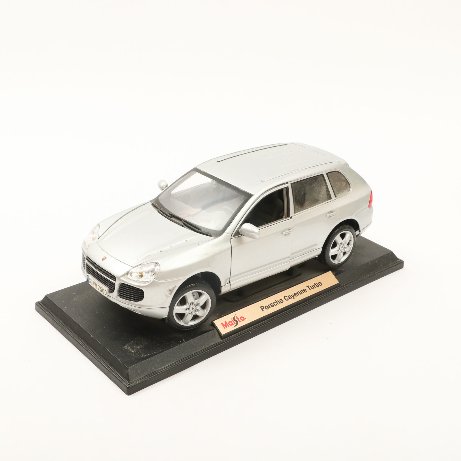 Maisto Diecast Replica Model Cars Including Porsche Cayenne Turbo